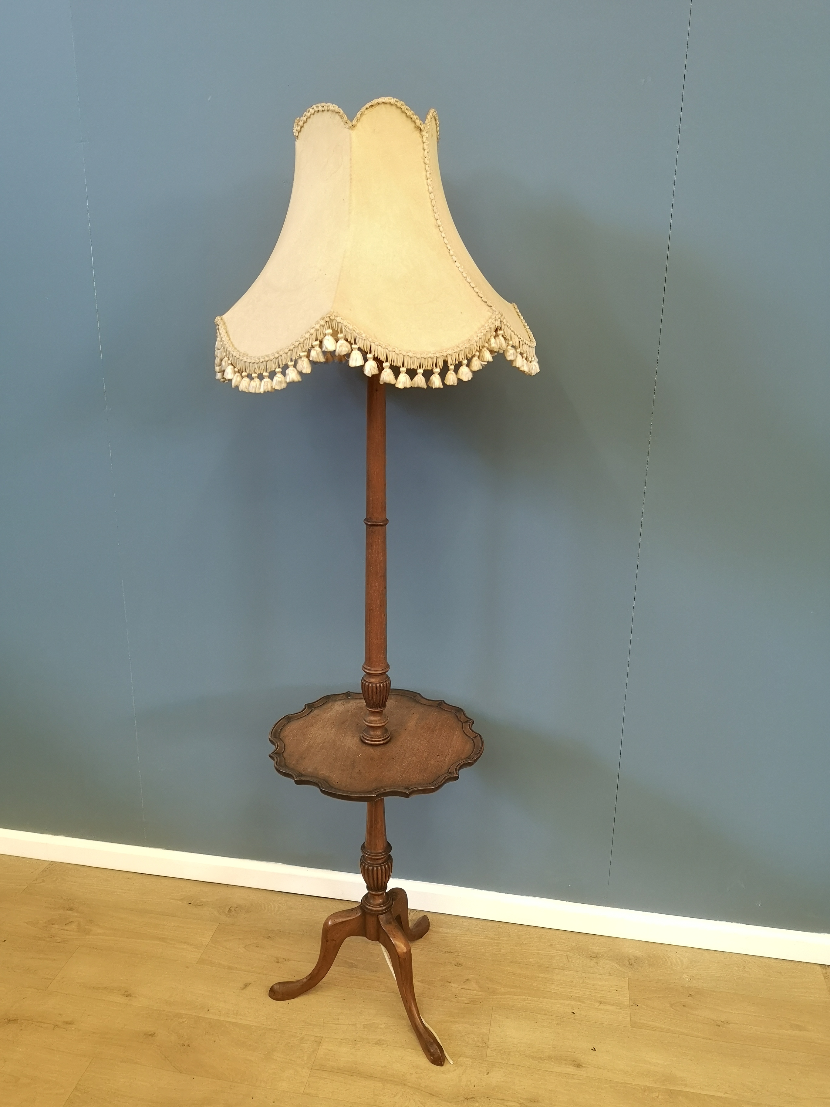 Mahogany standard lamp - Image 4 of 4