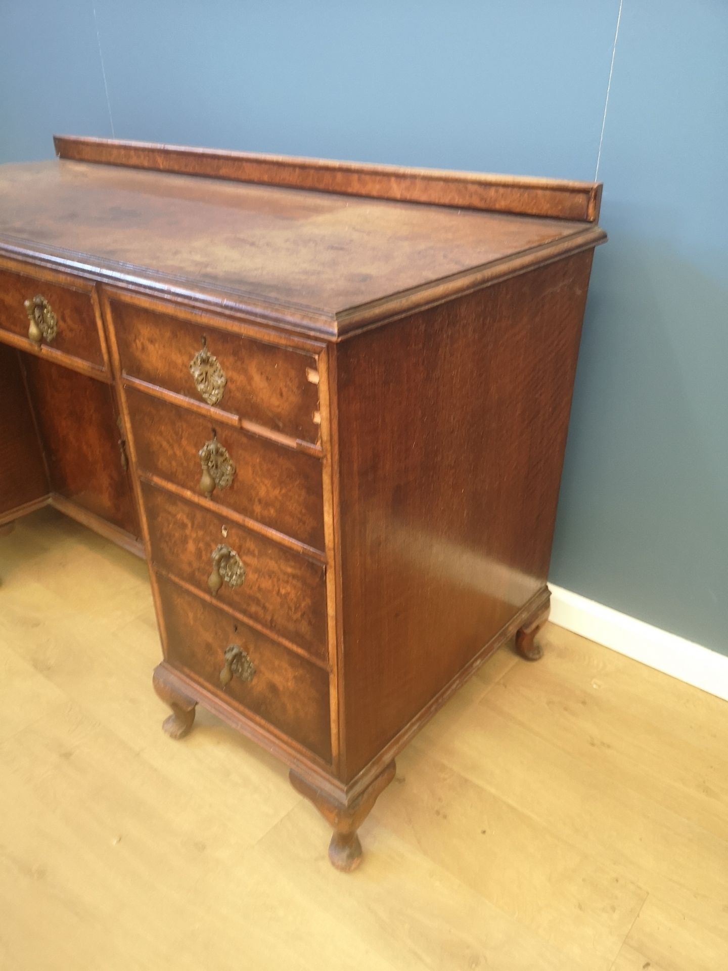 Waring & Gillow walnut desk - Image 5 of 6