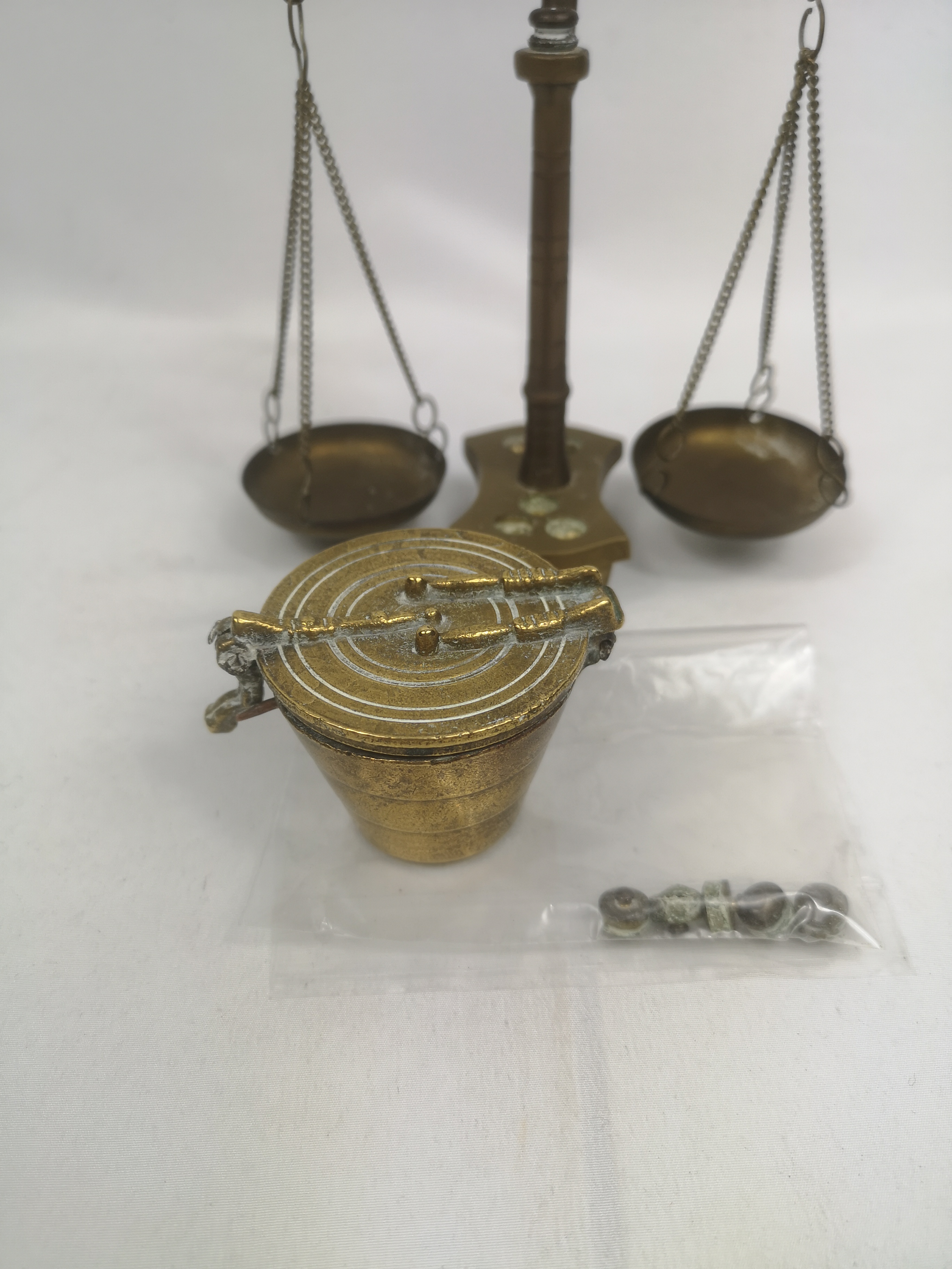 Set of brass scales together with a set of brass Nuremberg style weights - Image 3 of 5