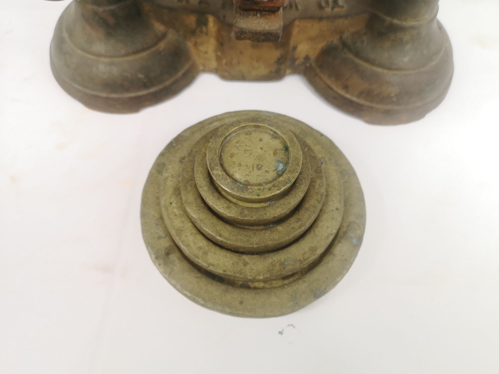 Cast iron weighing scales - Image 4 of 4