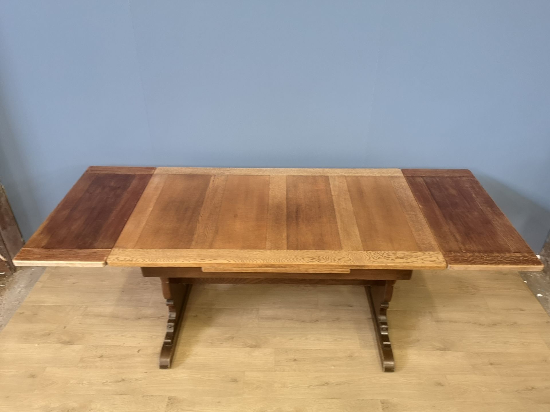 Ercol oak extending dining table - Image 5 of 5