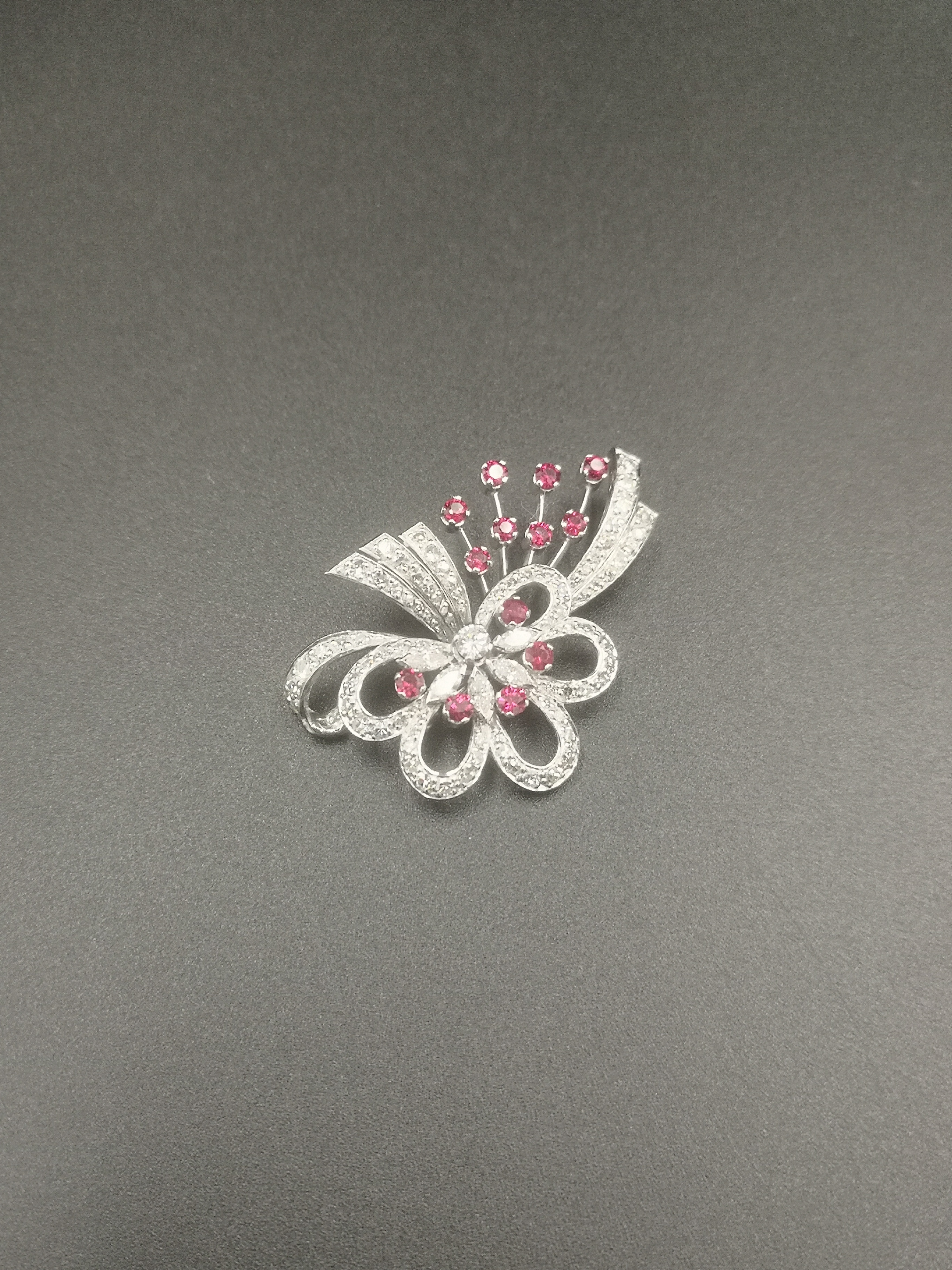 White gold spray brooch - Image 6 of 6