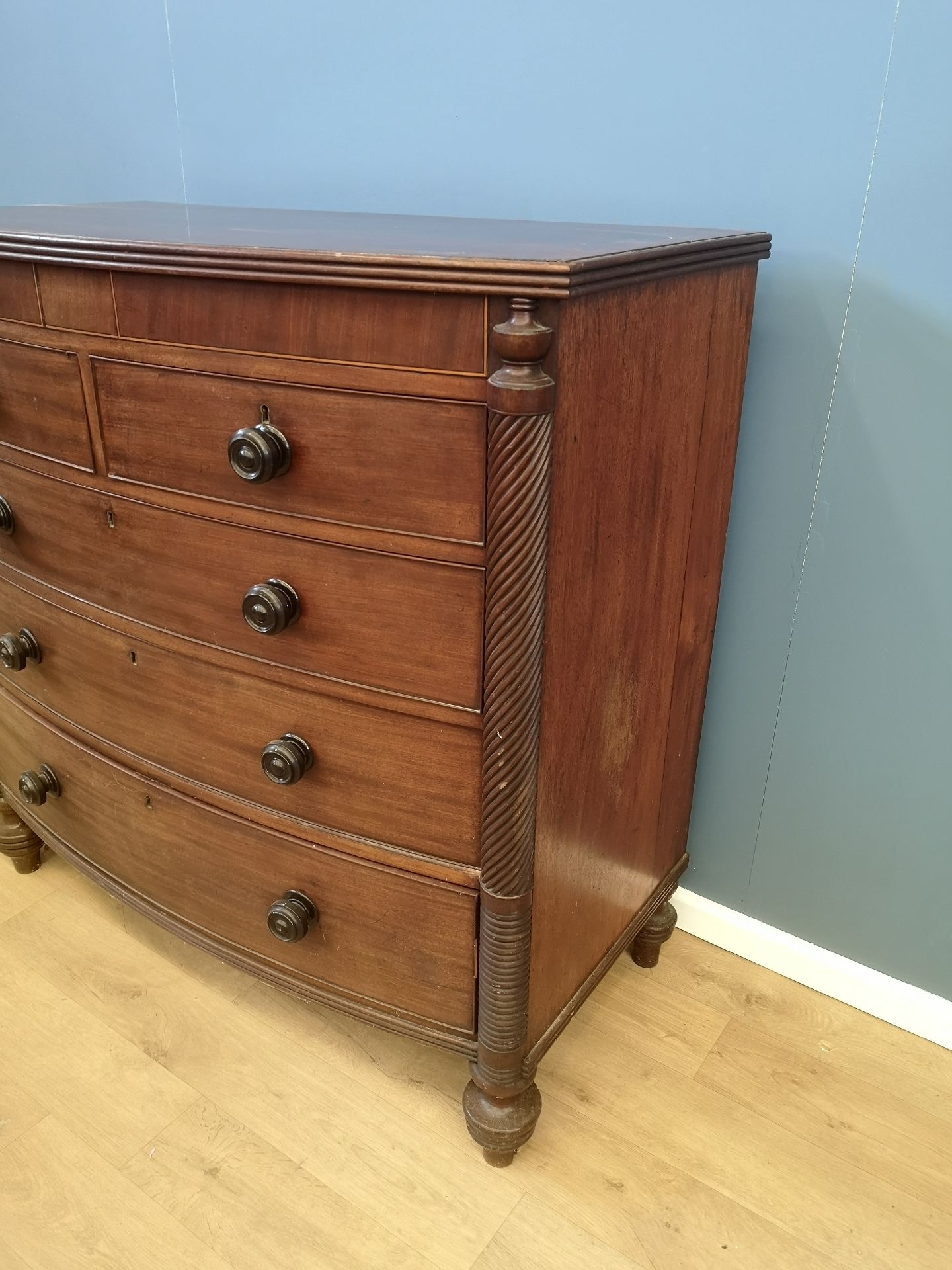 19th century mahogany bow fronted chest of drawers - Image 4 of 6