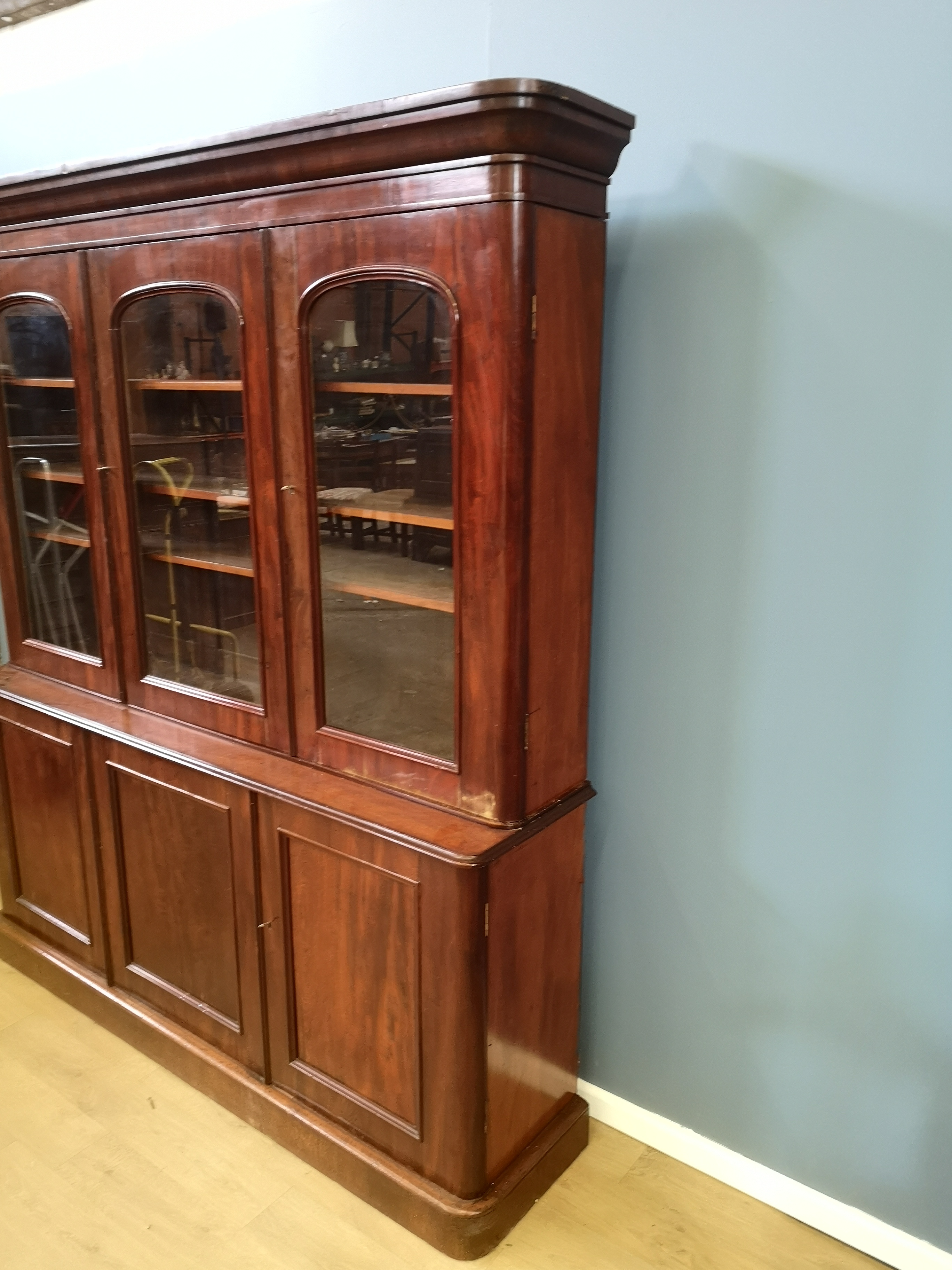 Victorian mahogany glass fronted bookcase - Image 2 of 5