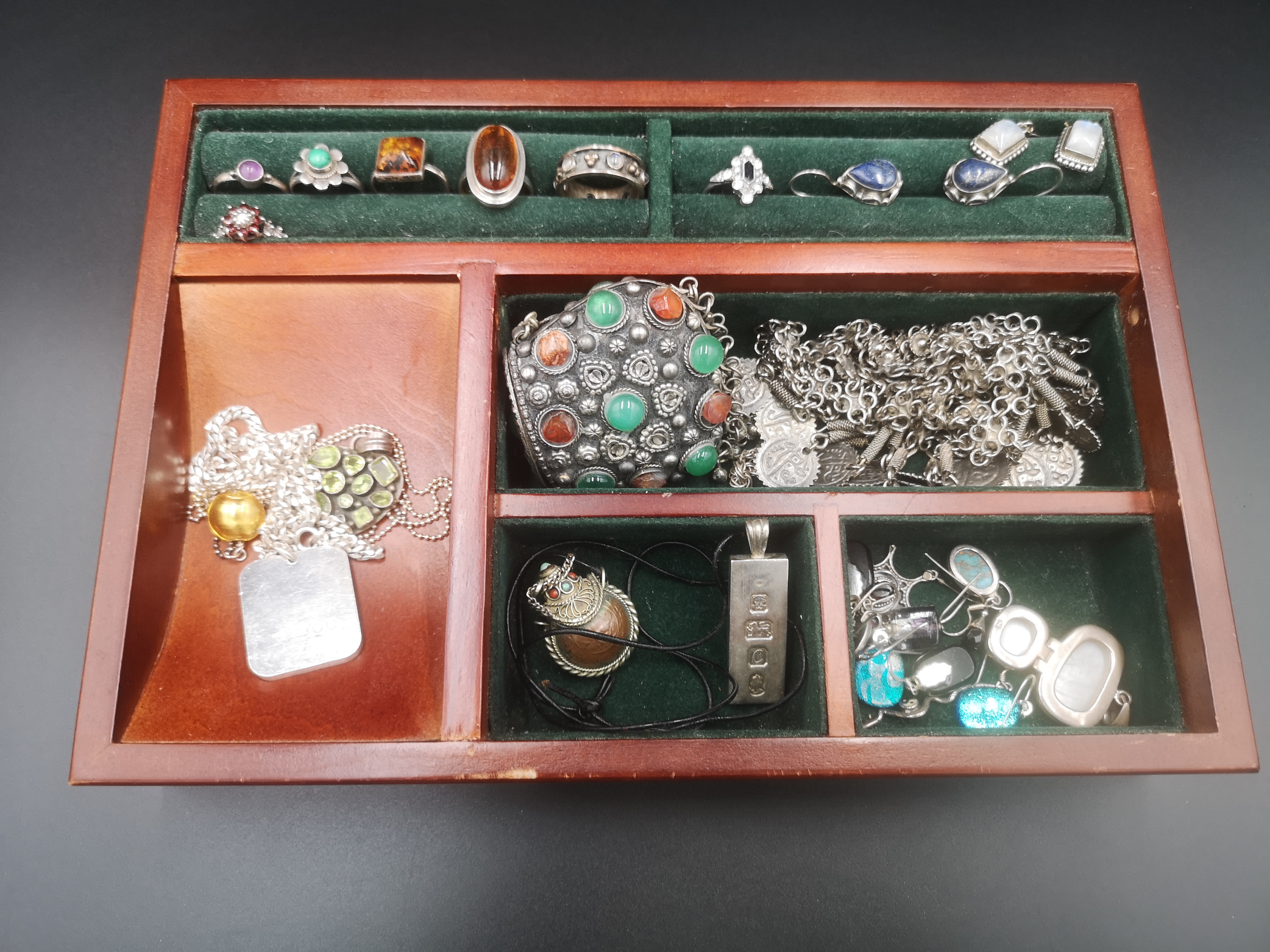 Quantity of silver and white metal jewellery - Image 6 of 6
