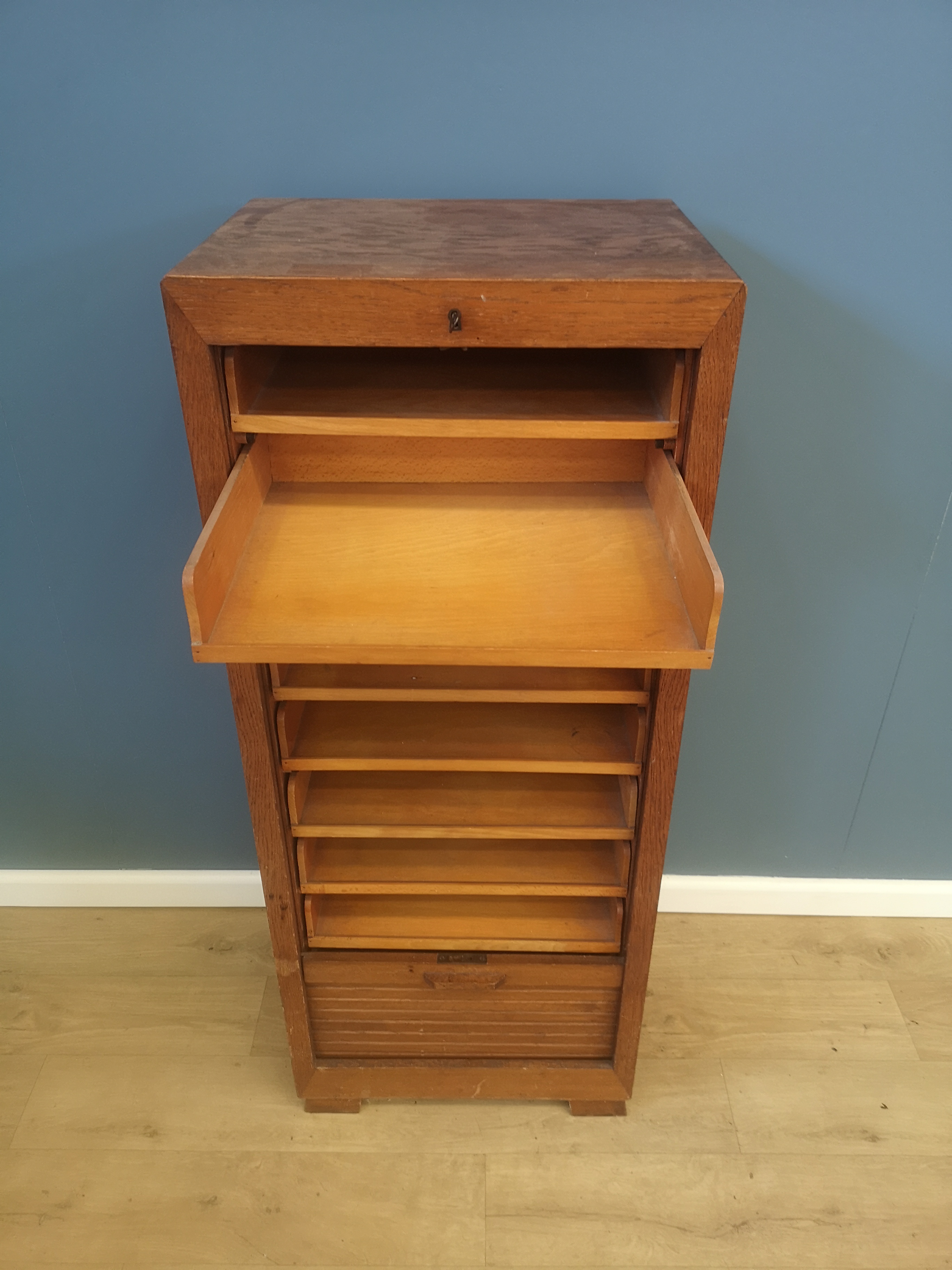 Oak tambour fronted chest of drawers - Image 5 of 5