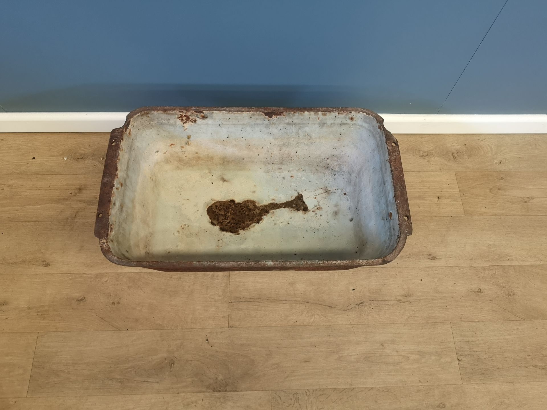 Cast iron sink - Image 2 of 5