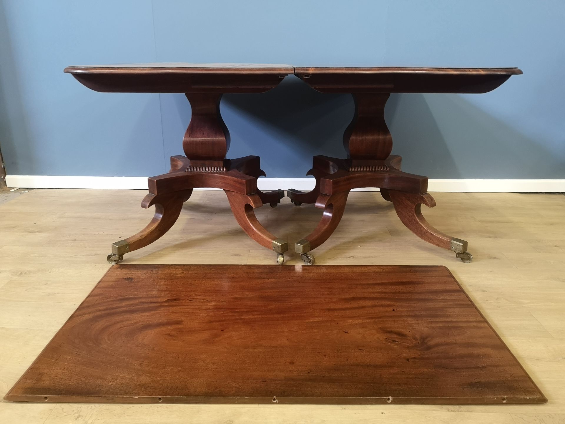 Victorian mahogany extending dining table - Image 2 of 5