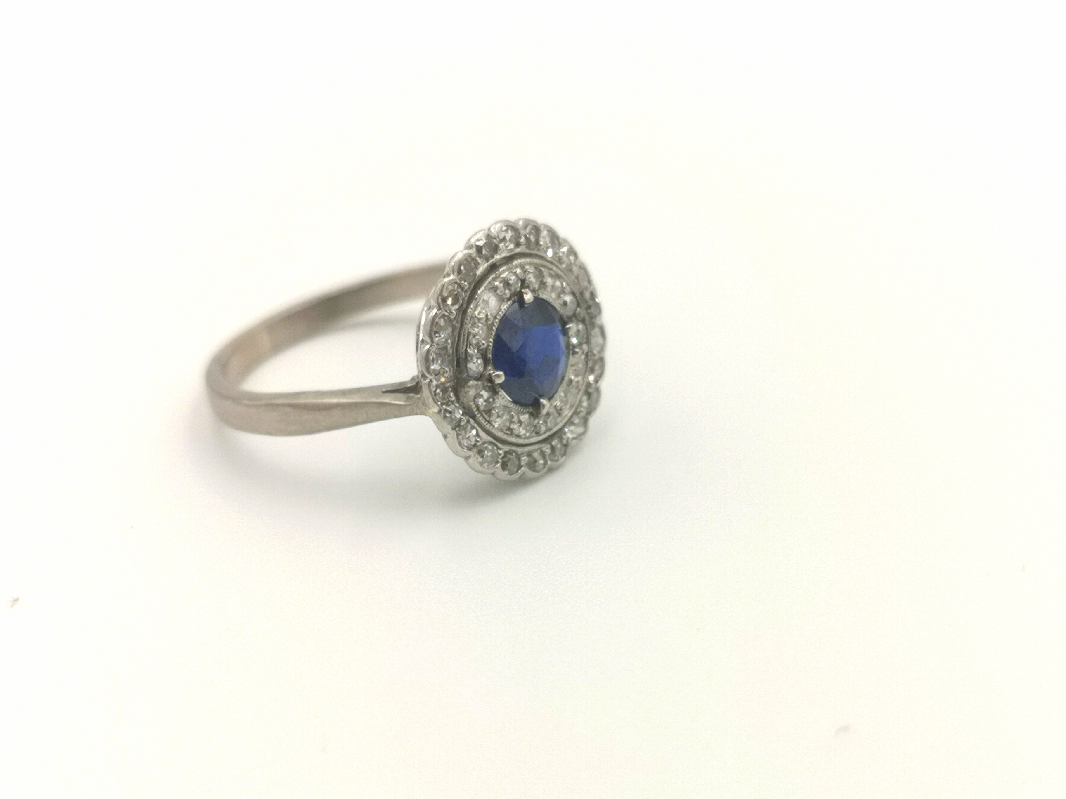 18ct white gold and sapphire cluster ring - Image 5 of 5