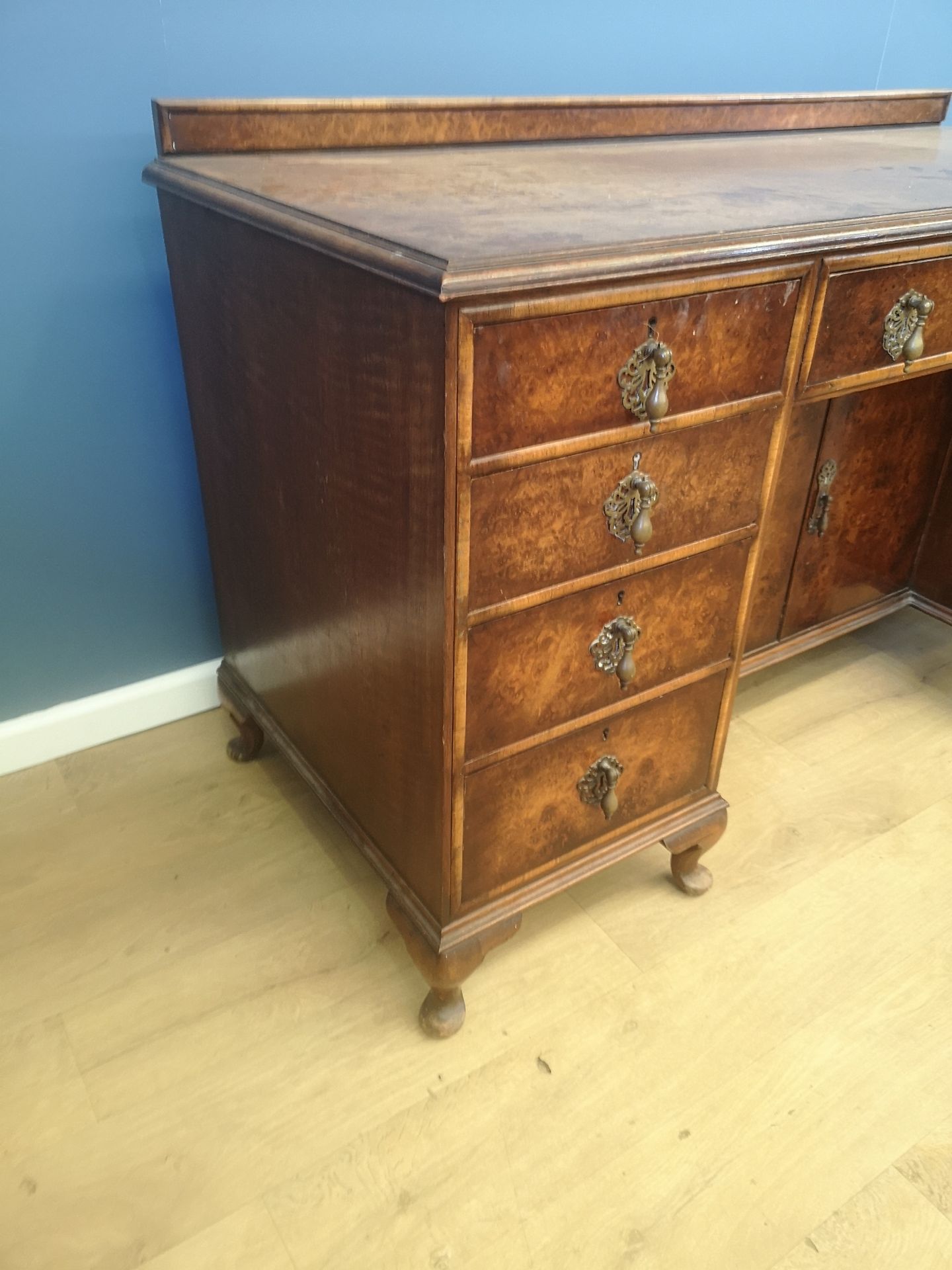 Waring & Gillow walnut desk - Image 3 of 6