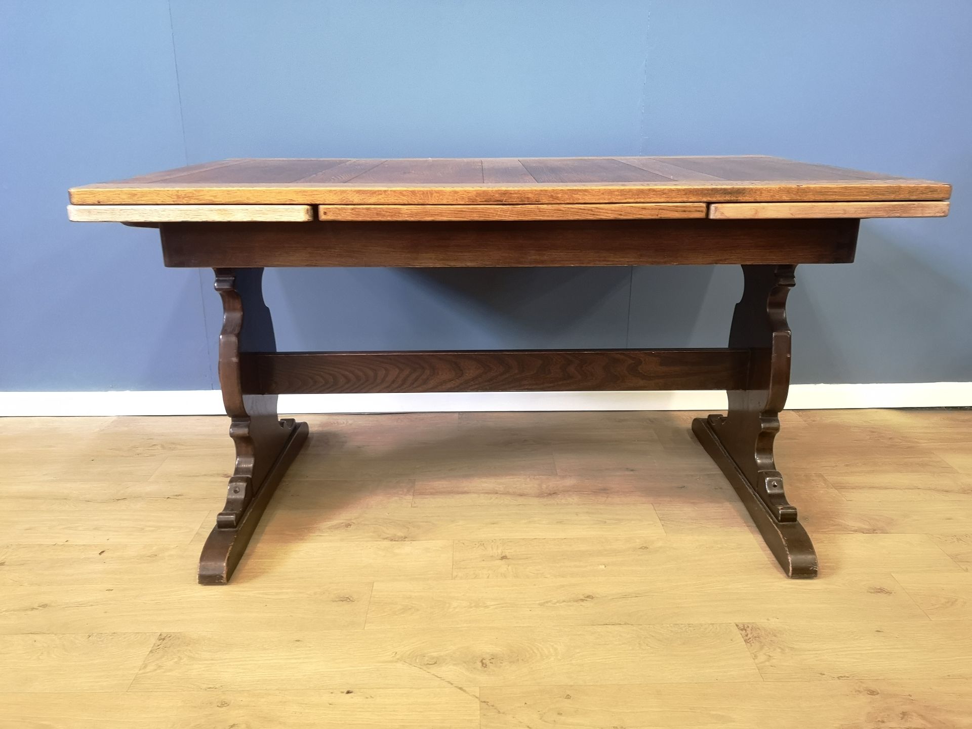 Ercol oak extending dining table - Image 3 of 5