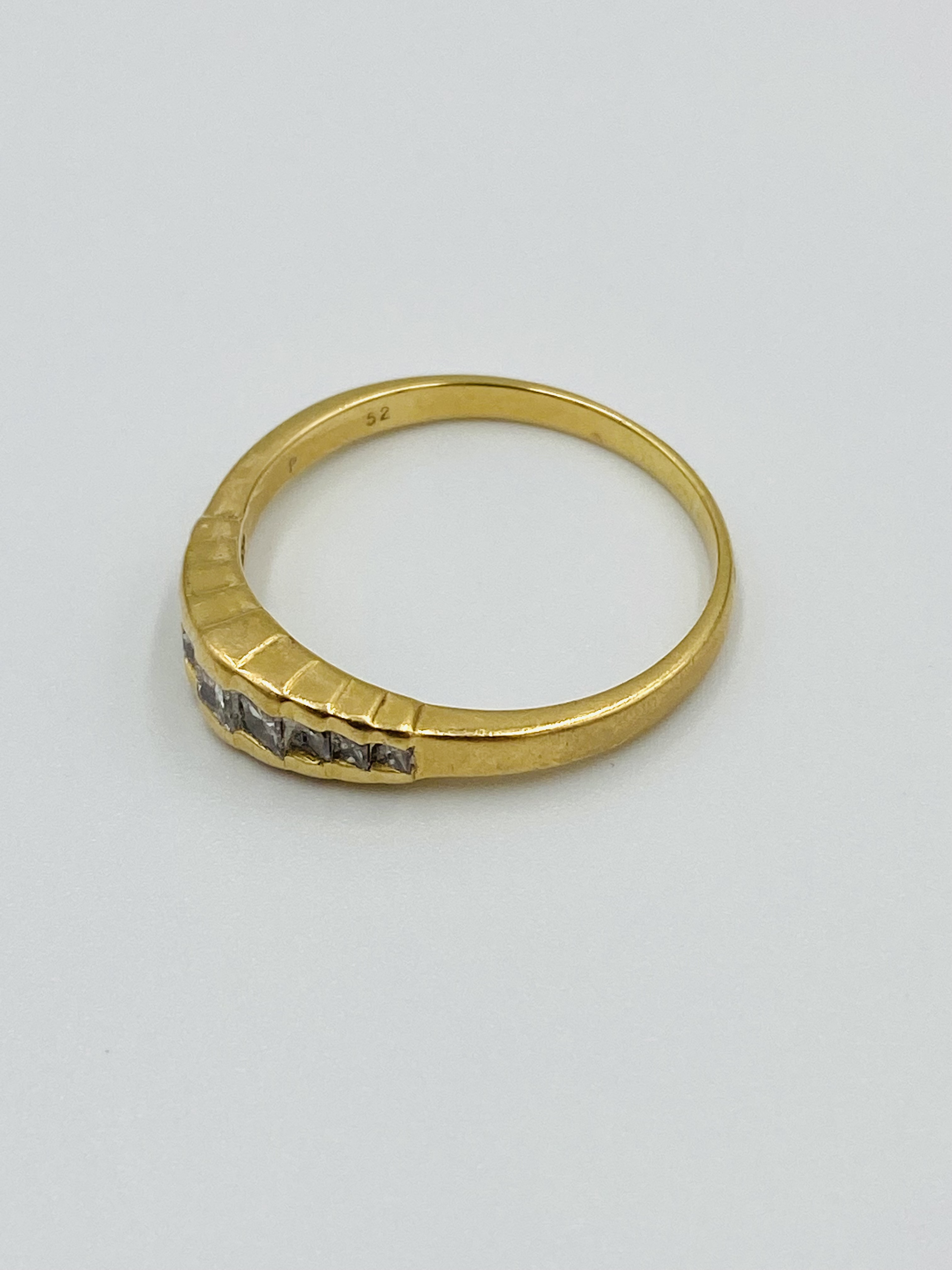 19ct gold ring set with 9 diamonds - Image 5 of 5