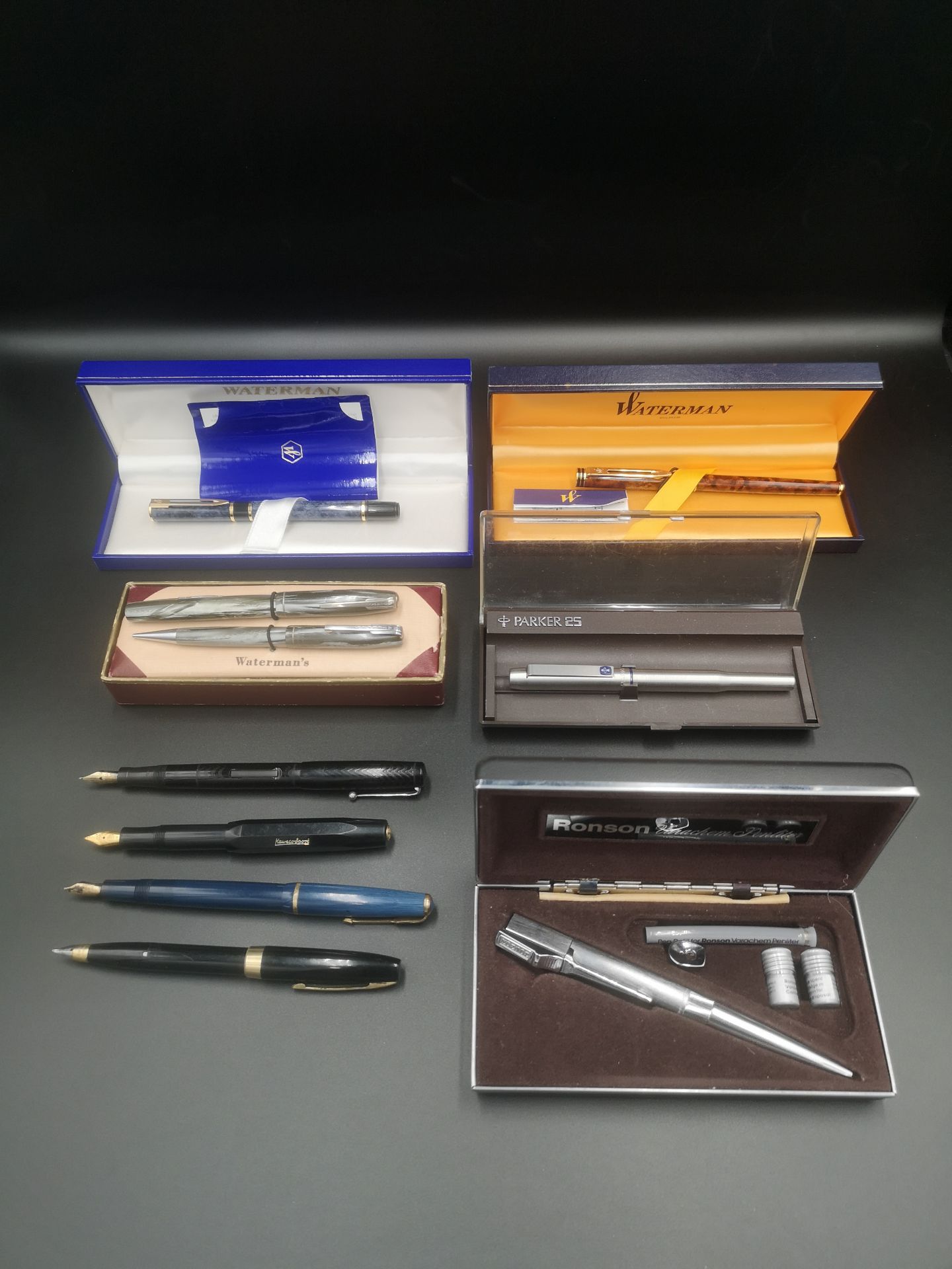 Quantity of fountain pens