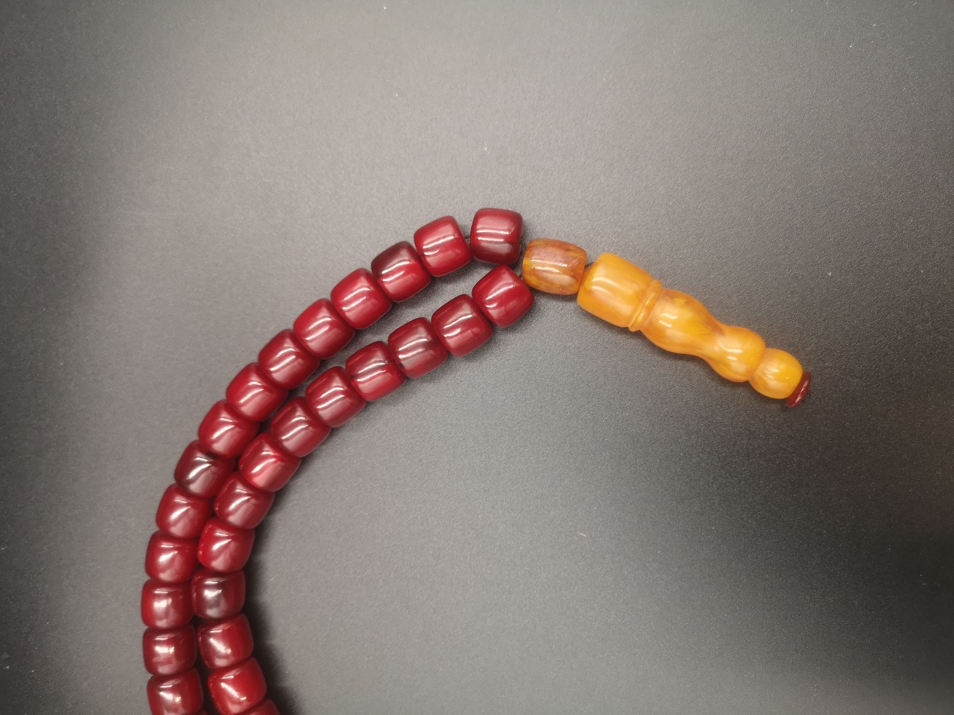 Cherry amber bakelite worry beads - Image 3 of 4