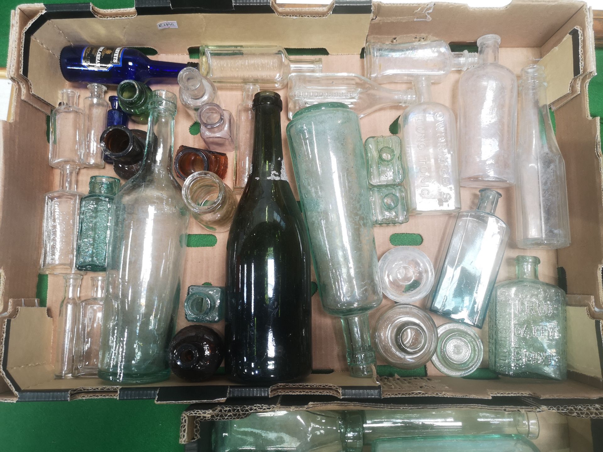 Quantity of glass bottles