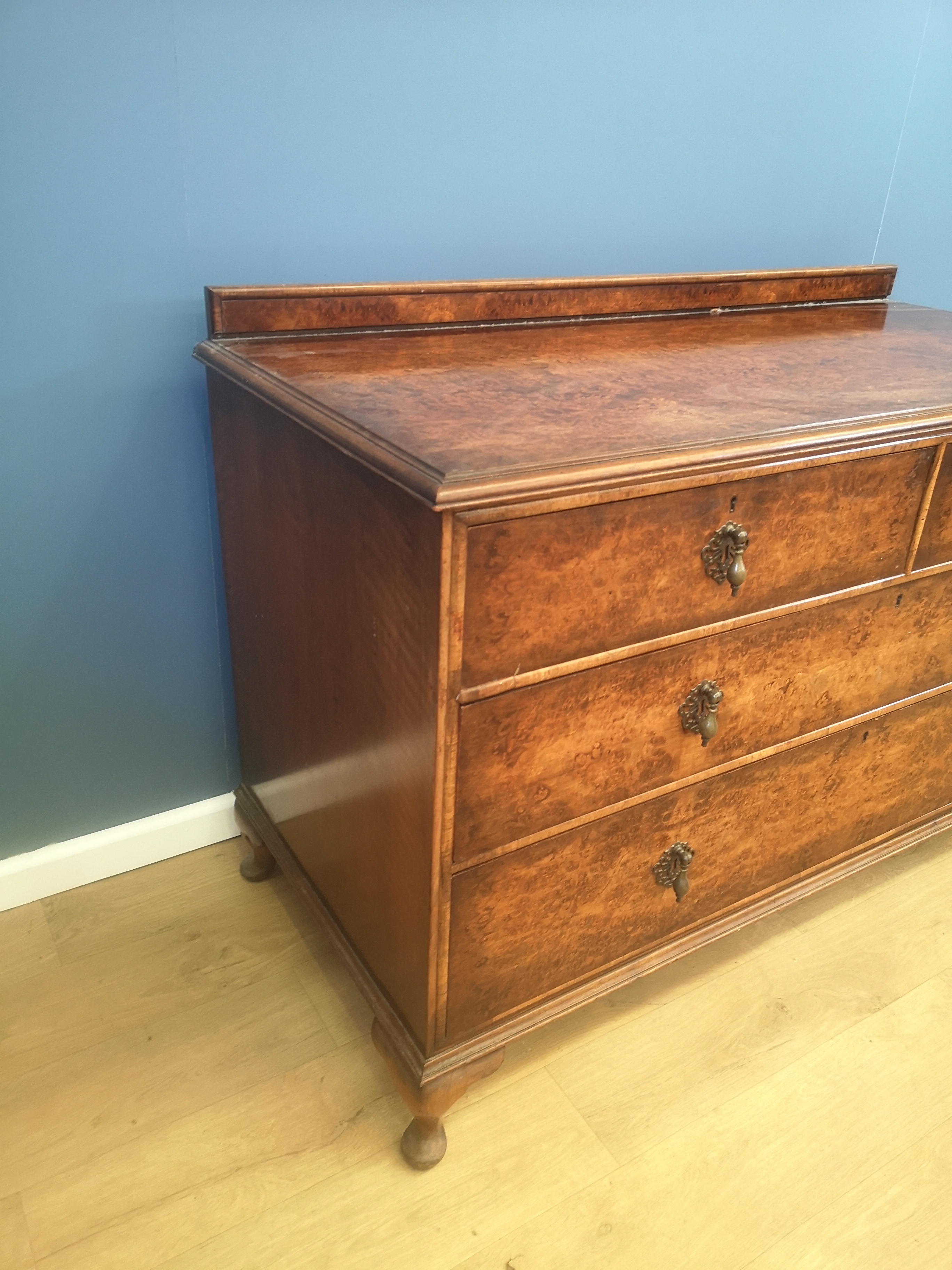 Waring & Gillow walnut chest of drawers - Image 5 of 6