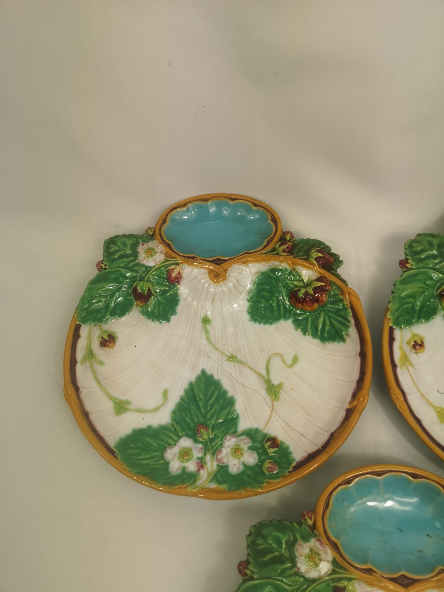 Three Victorian Minton majolica serving dishes - Image 2 of 4