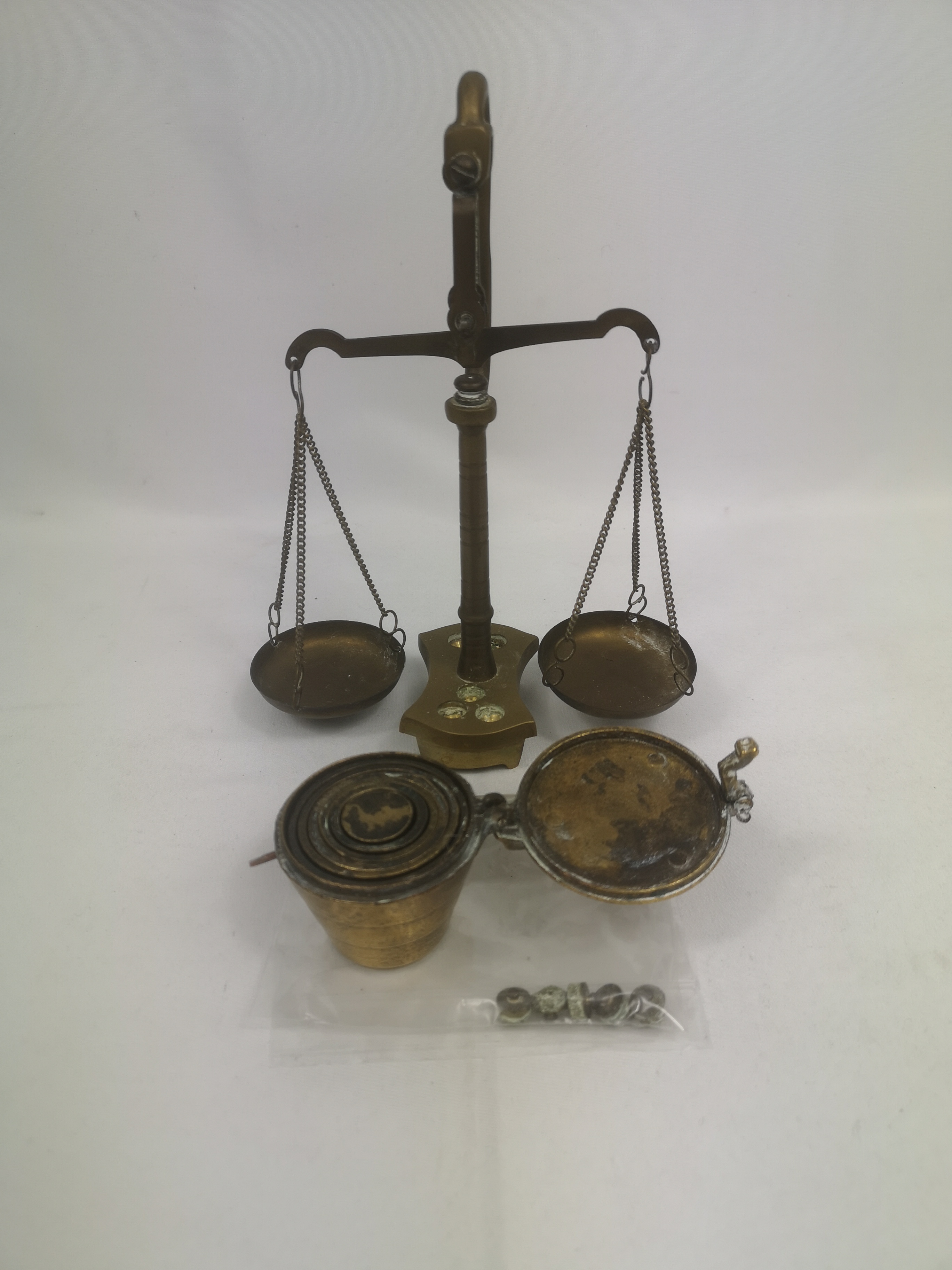 Set of brass scales together with a set of brass Nuremberg style weights - Image 5 of 5