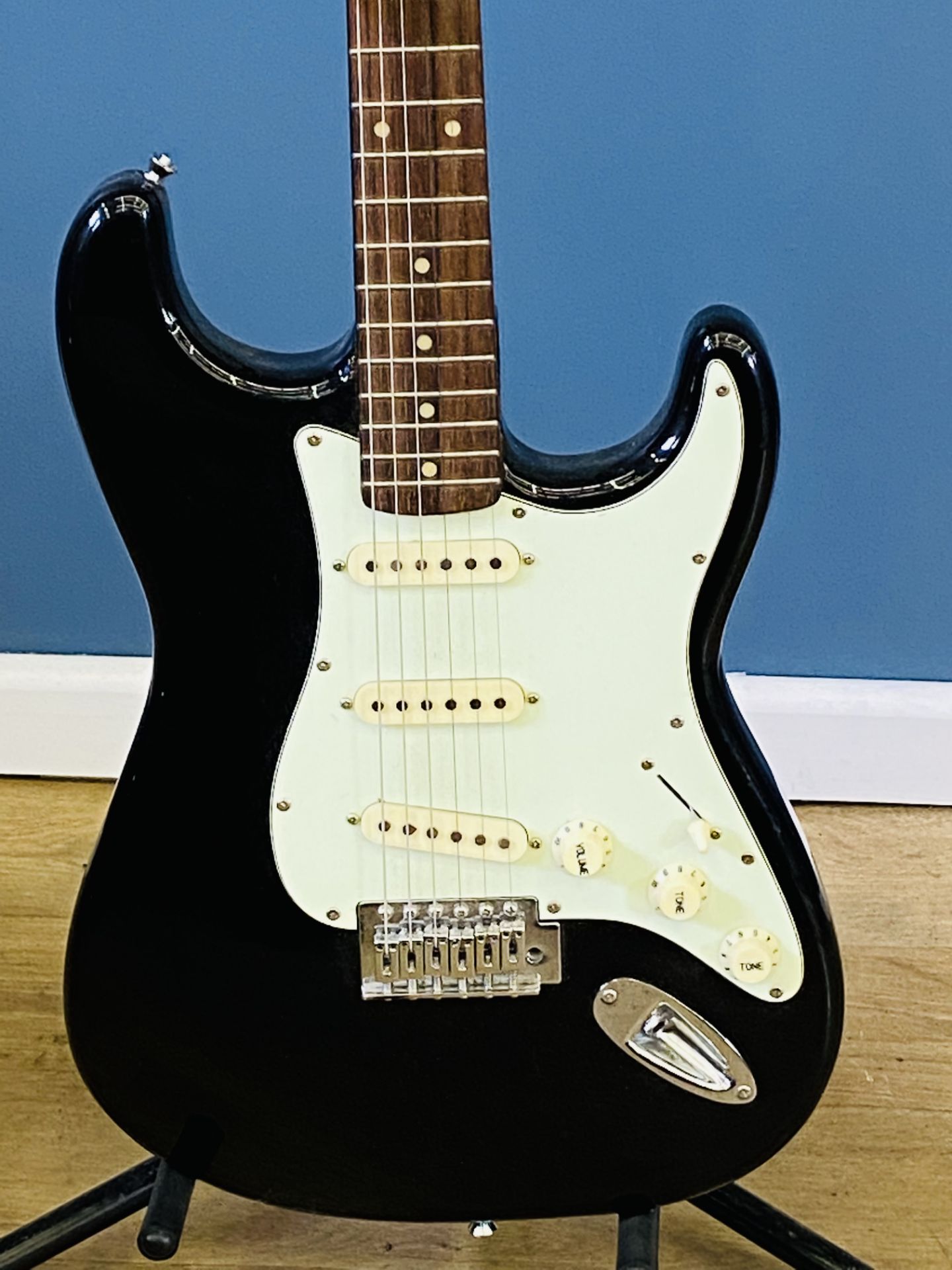 Jim Deacon Stratocaster style electric guitar - Image 3 of 4