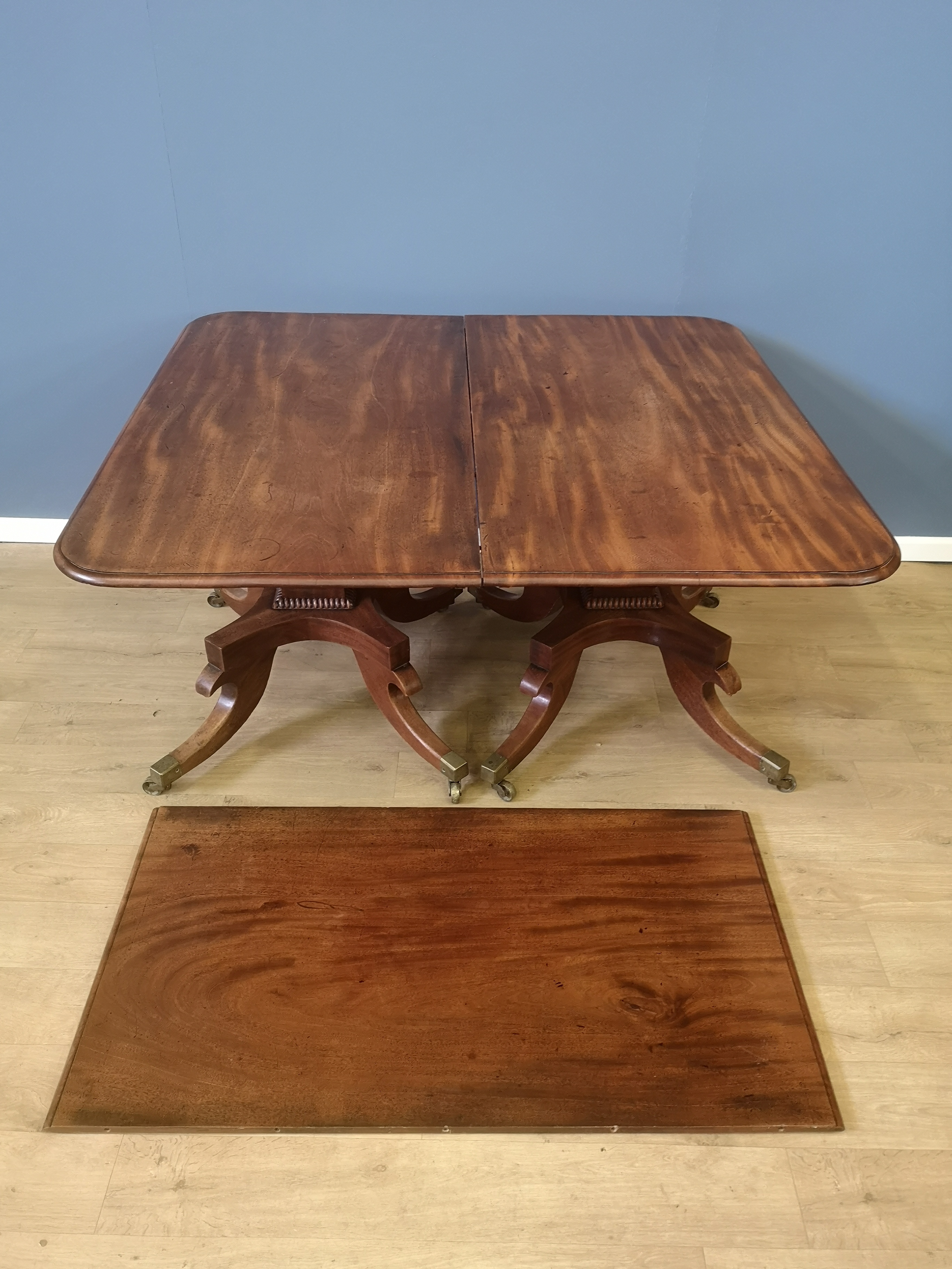 Victorian mahogany extending dining table - Image 5 of 5