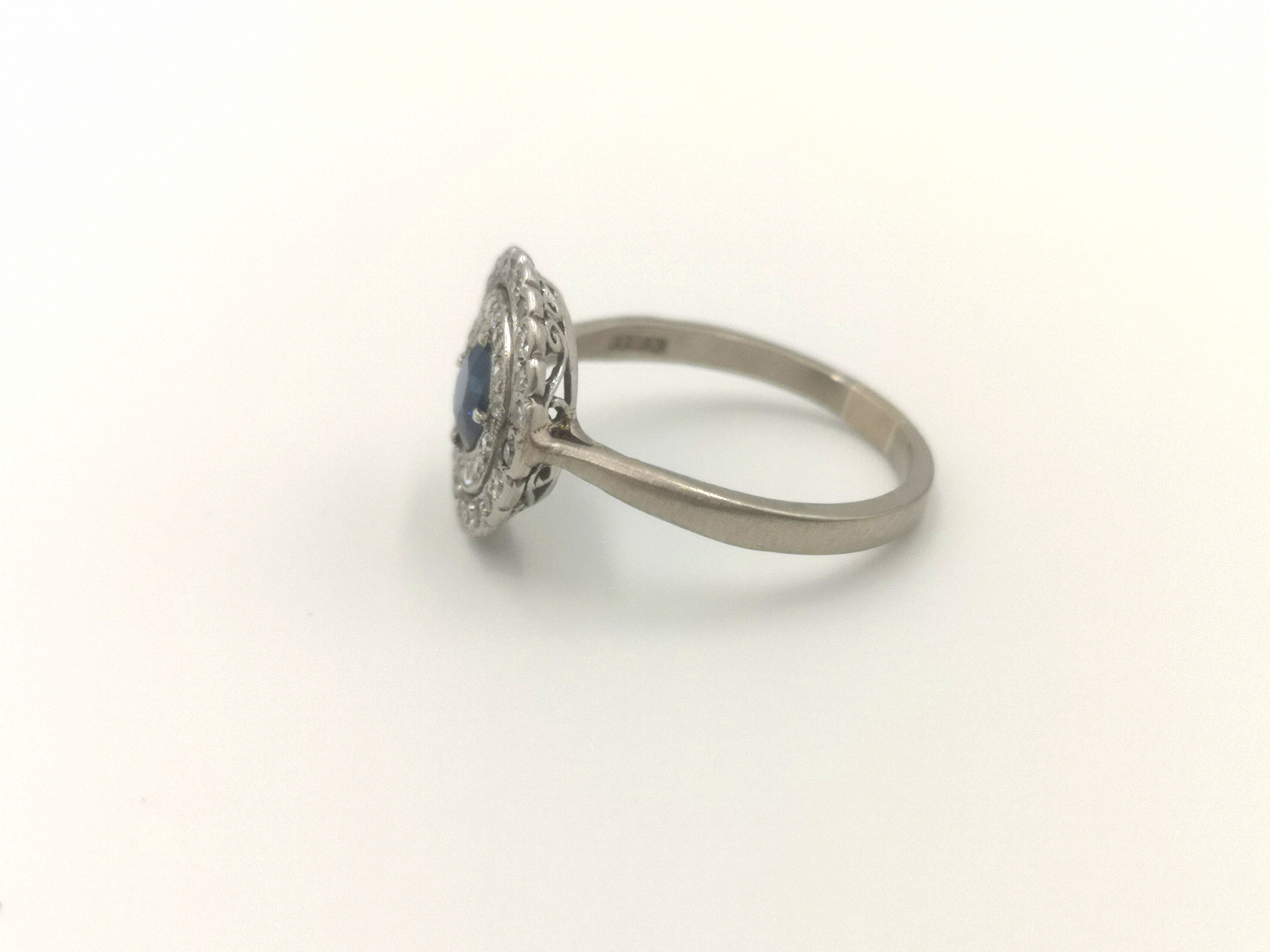 18ct white gold and sapphire cluster ring - Image 3 of 5