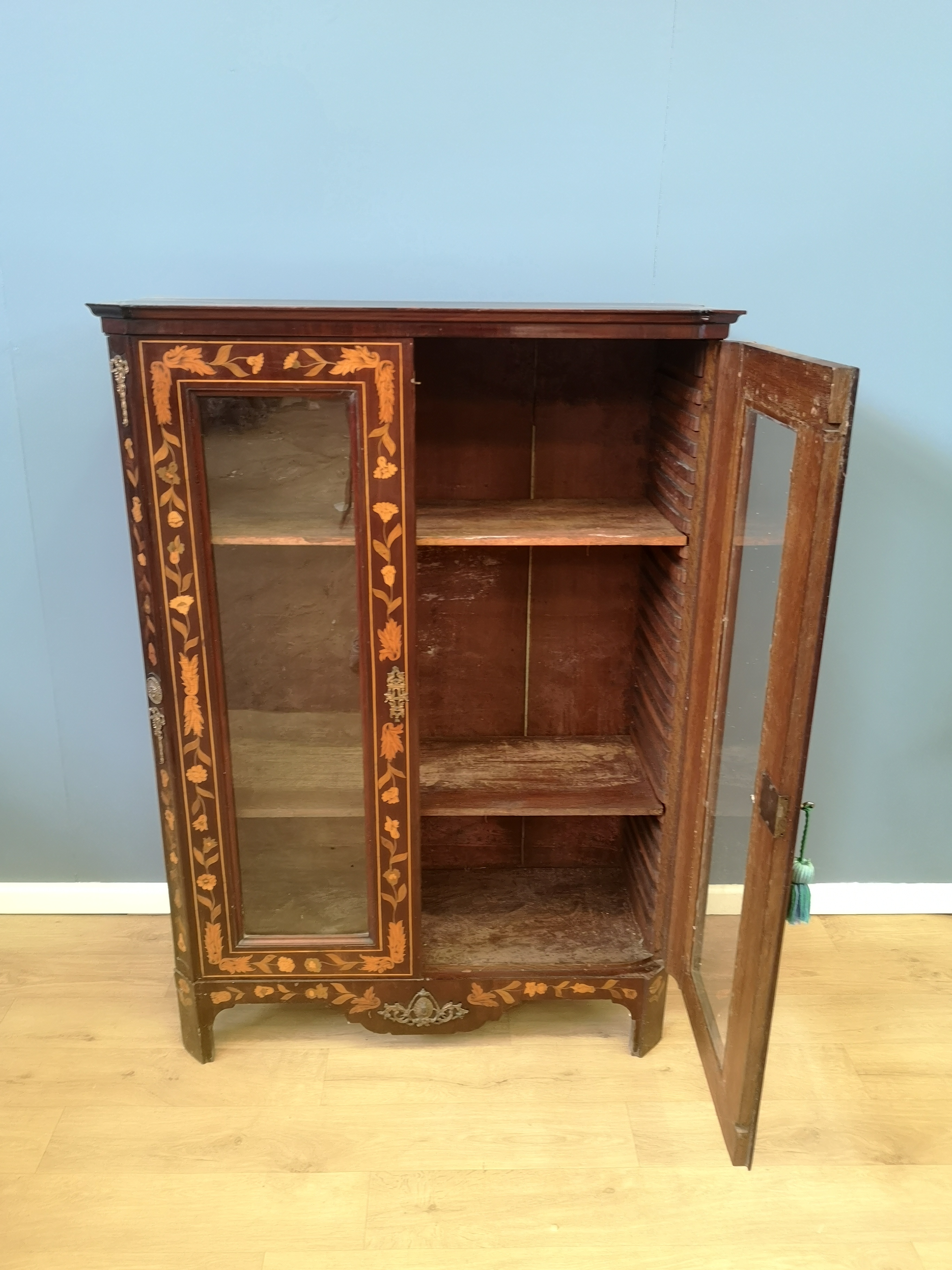 Mahogany glass fronted bookcase - Image 6 of 6