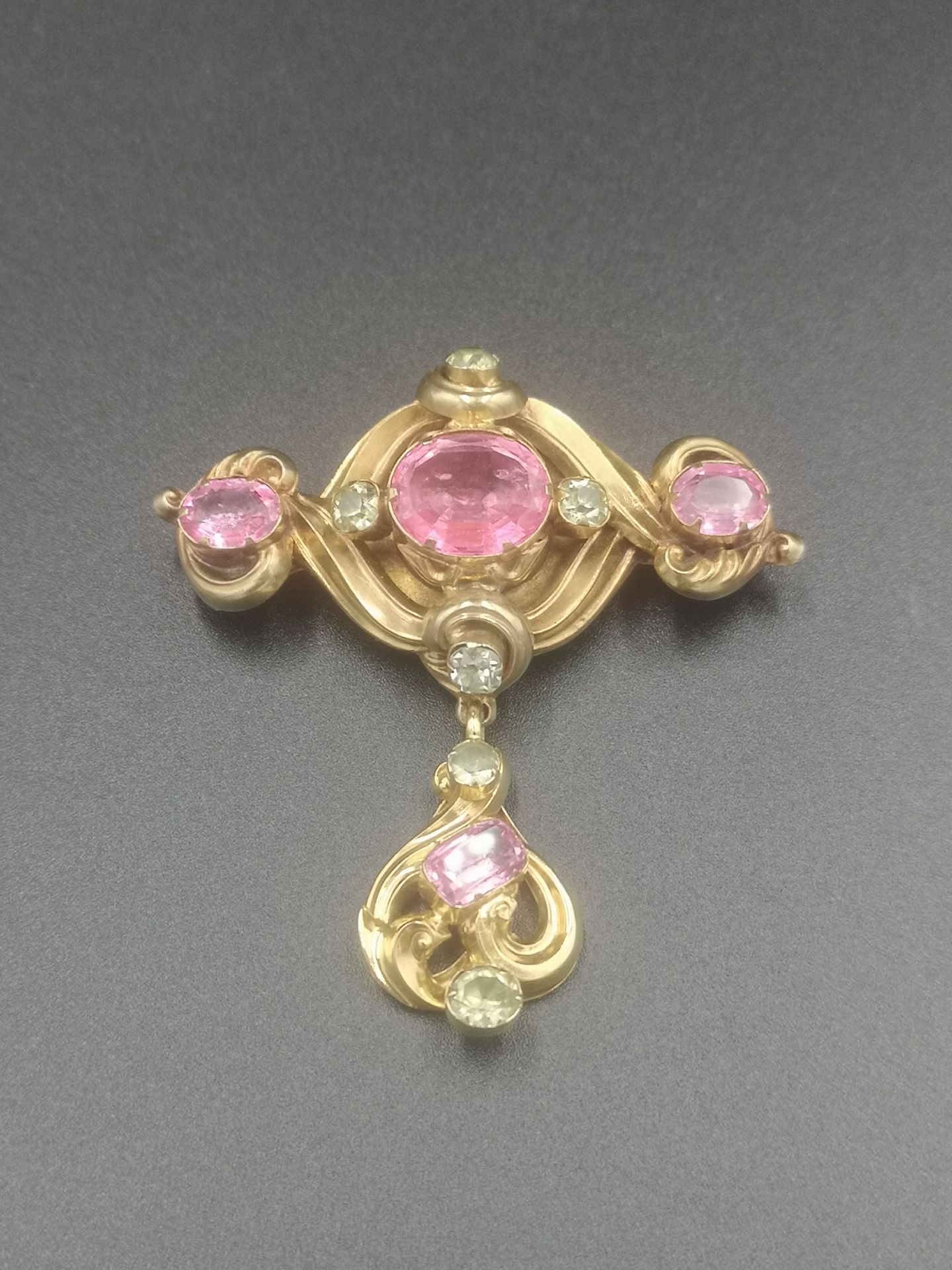 Victorian foiled pink topaz brooch