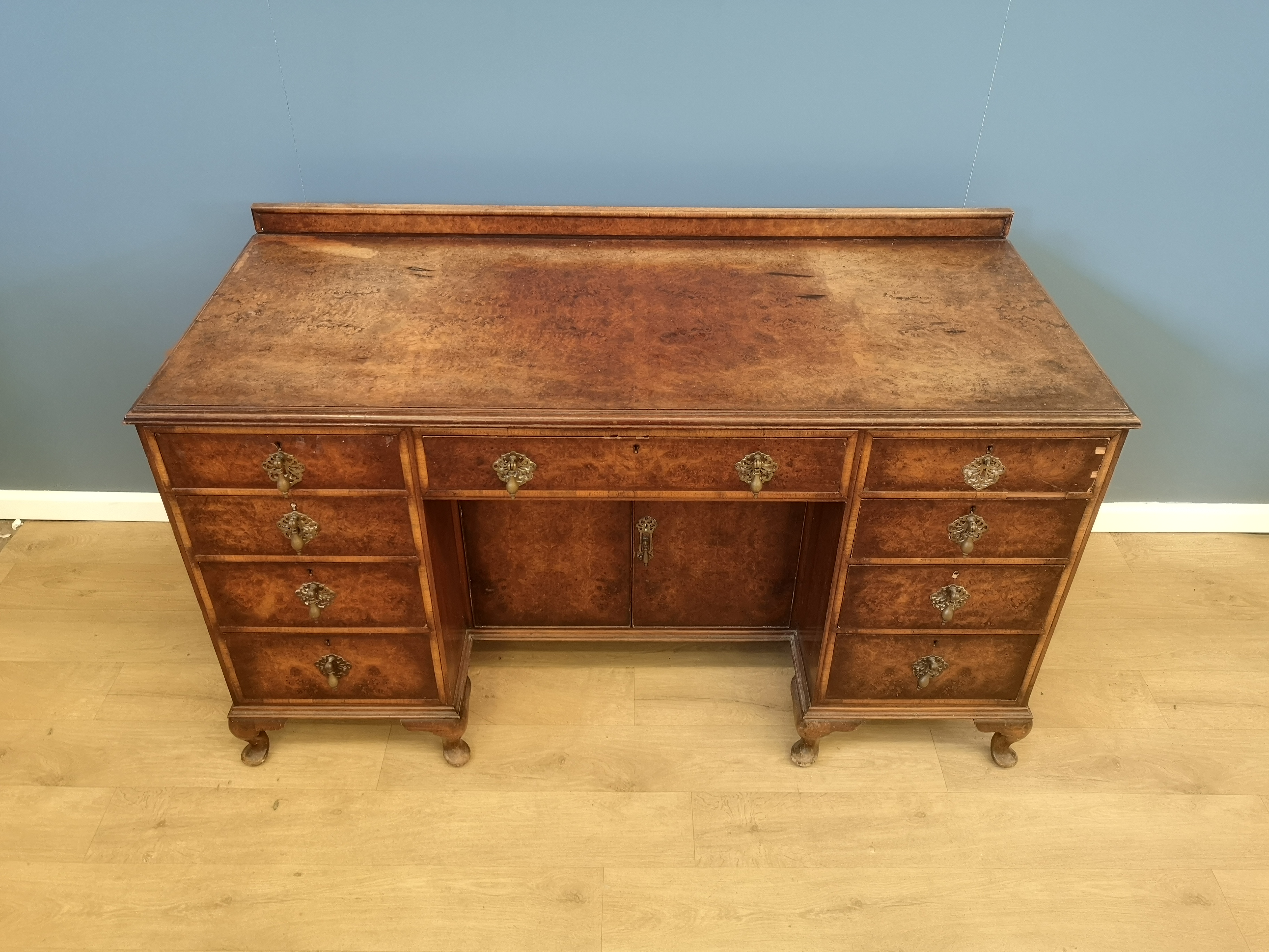 Waring & Gillow walnut desk - Image 2 of 6