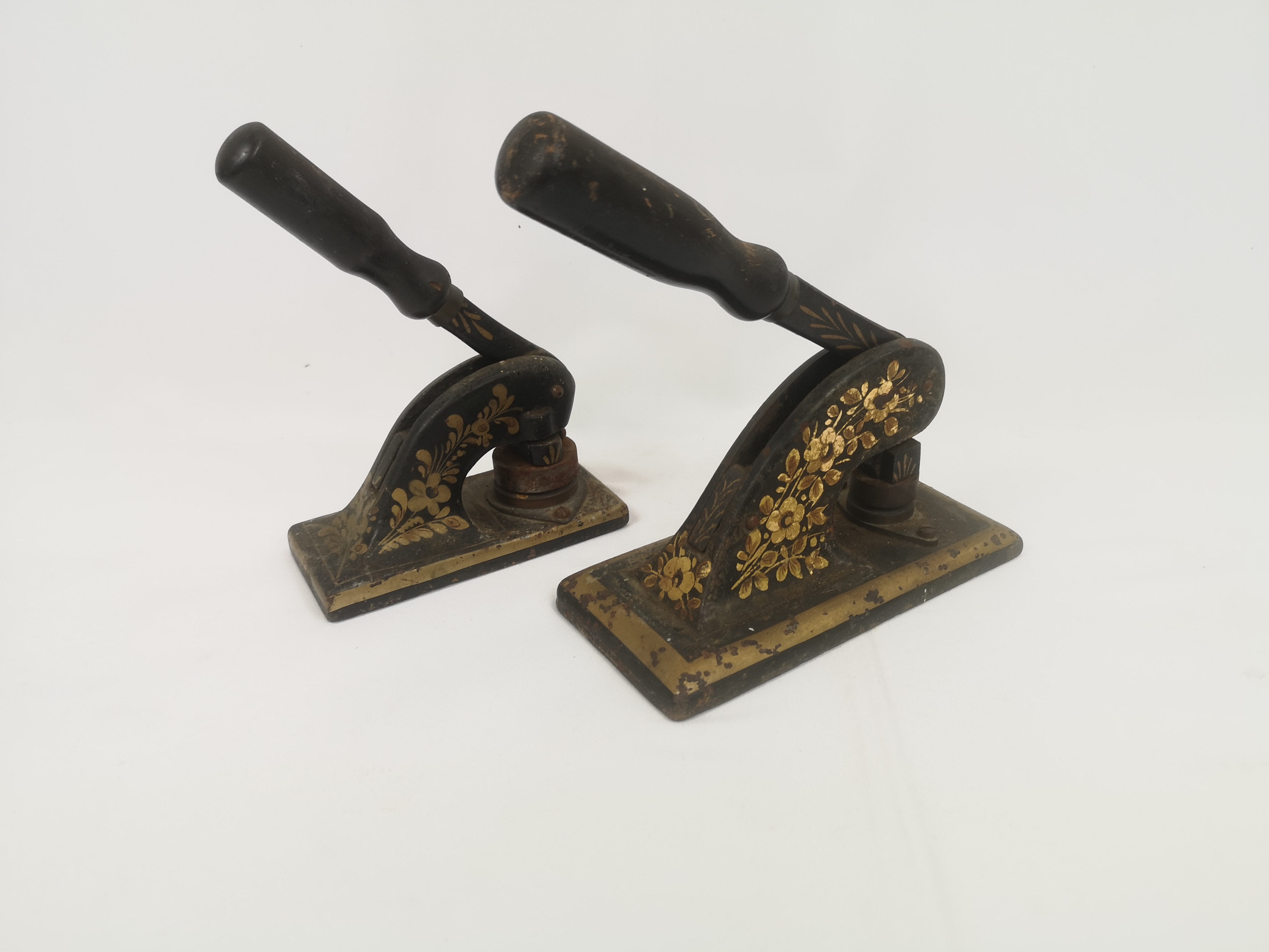 Two Victorian embossing stamps - Image 2 of 4