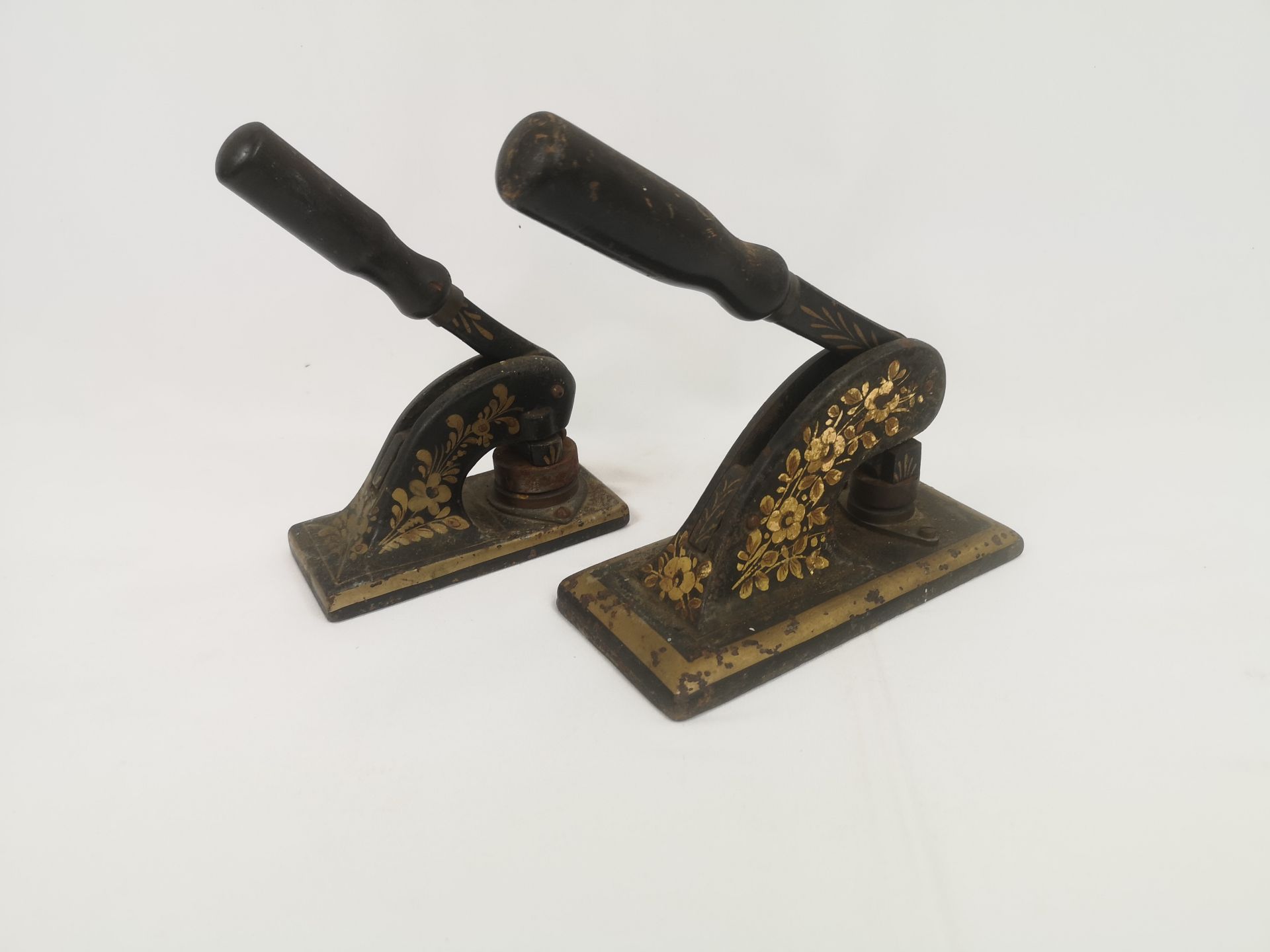 Two Victorian embossing stamps - Image 2 of 4