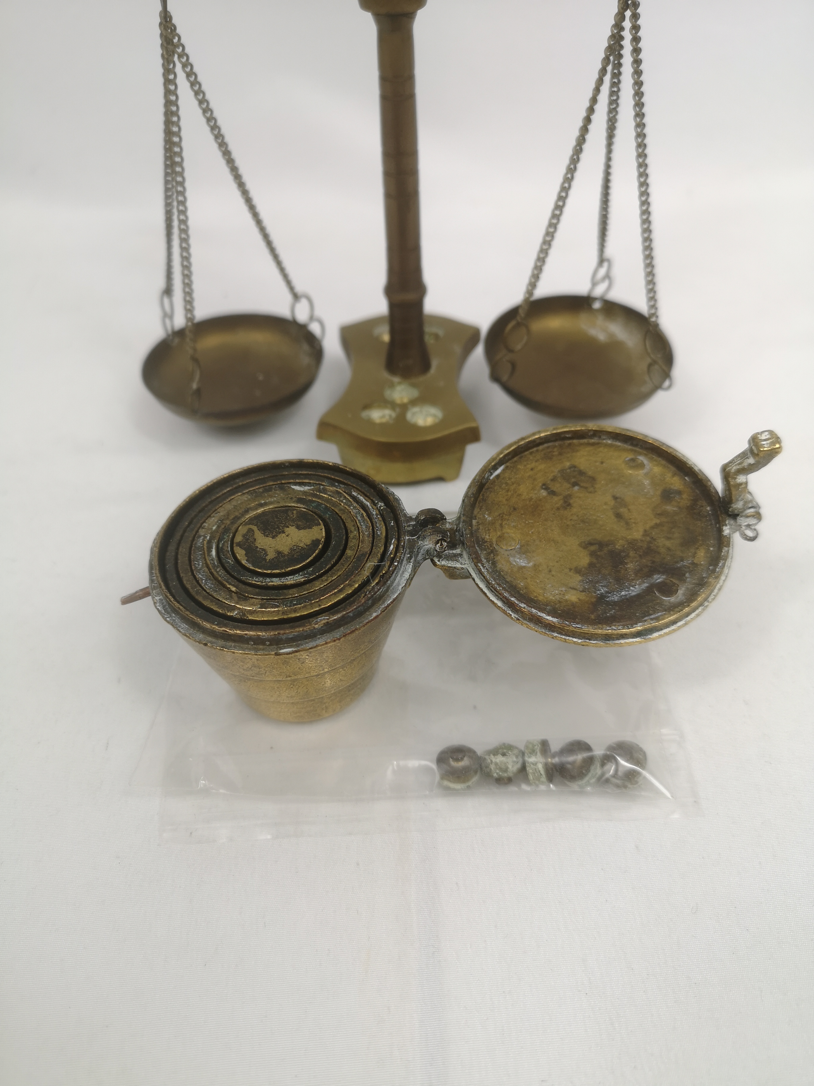 Set of brass scales together with a set of brass Nuremberg style weights - Image 4 of 5
