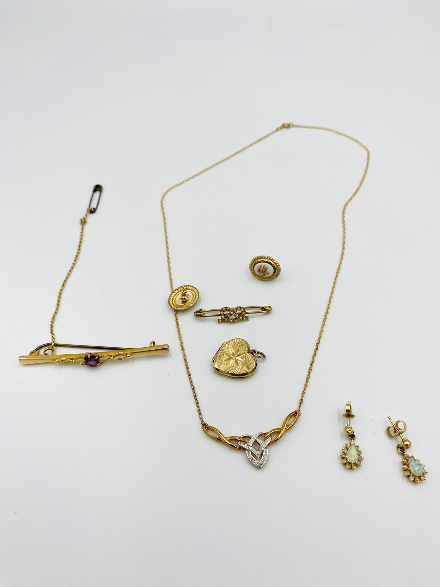 Collection of 9ct gold and yellow metal jewellery - Image 5 of 5
