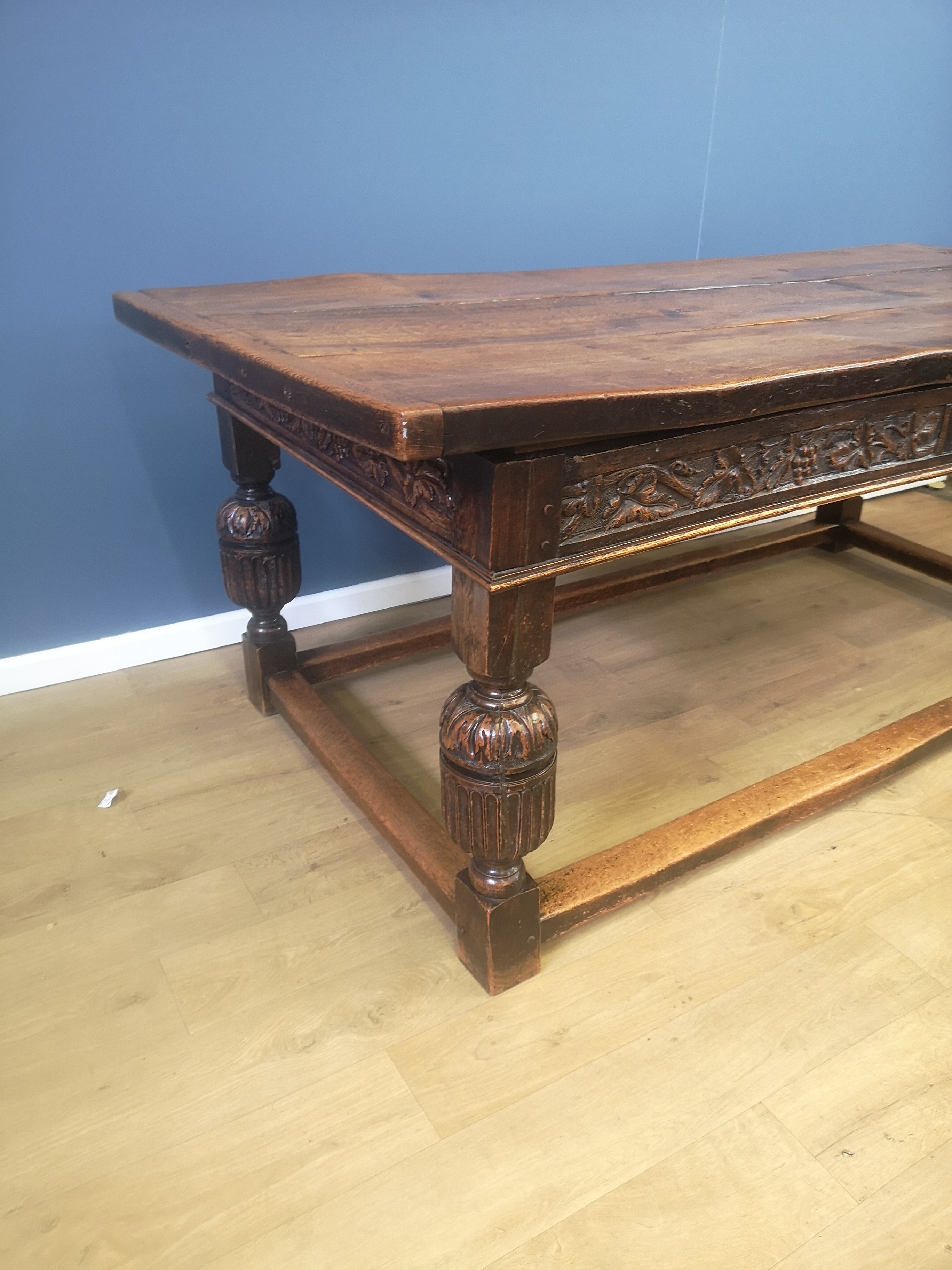 Oak dining table - Image 5 of 5