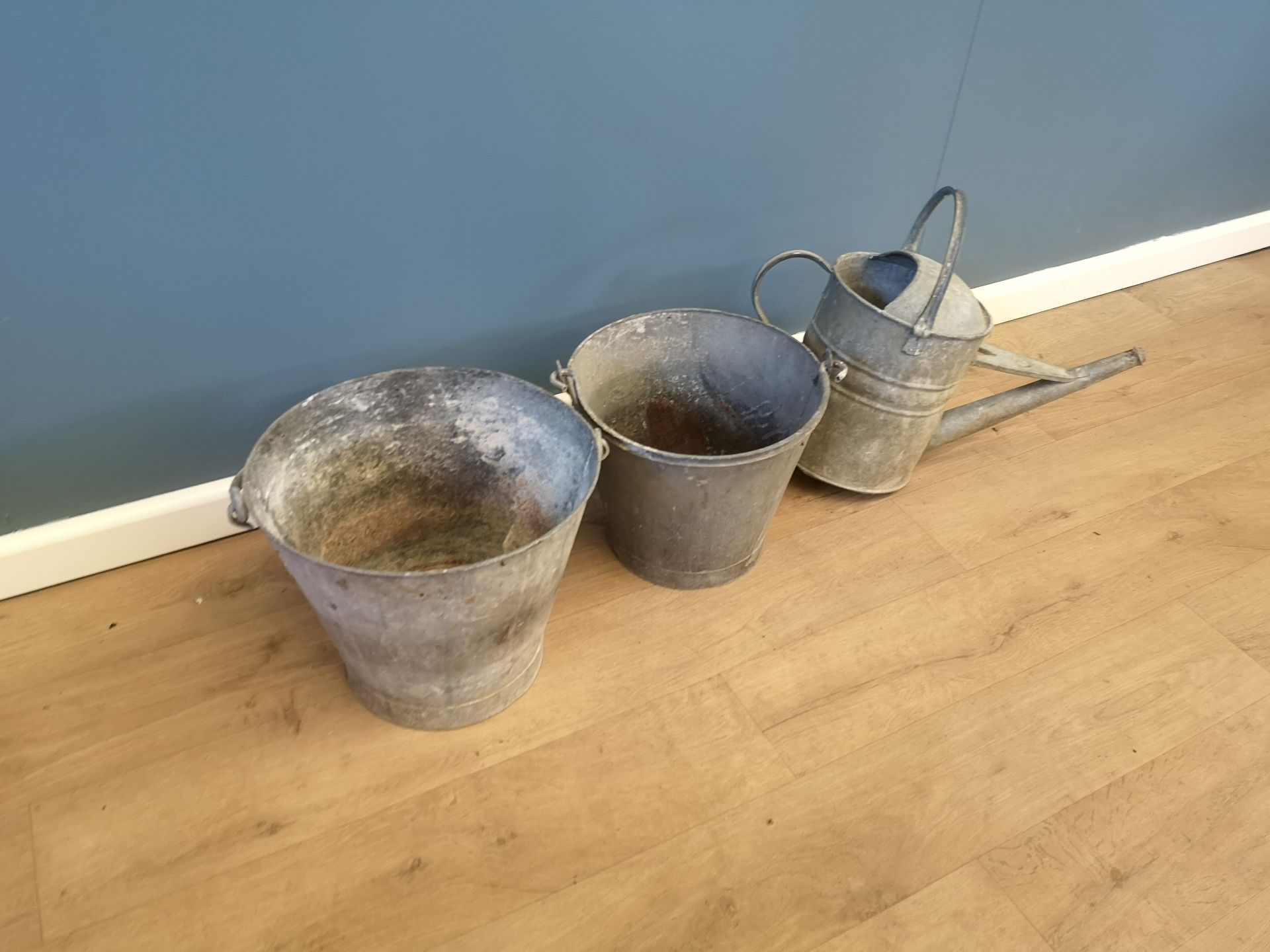 Two galvanised buckets and a watering can - Bild 3 aus 3