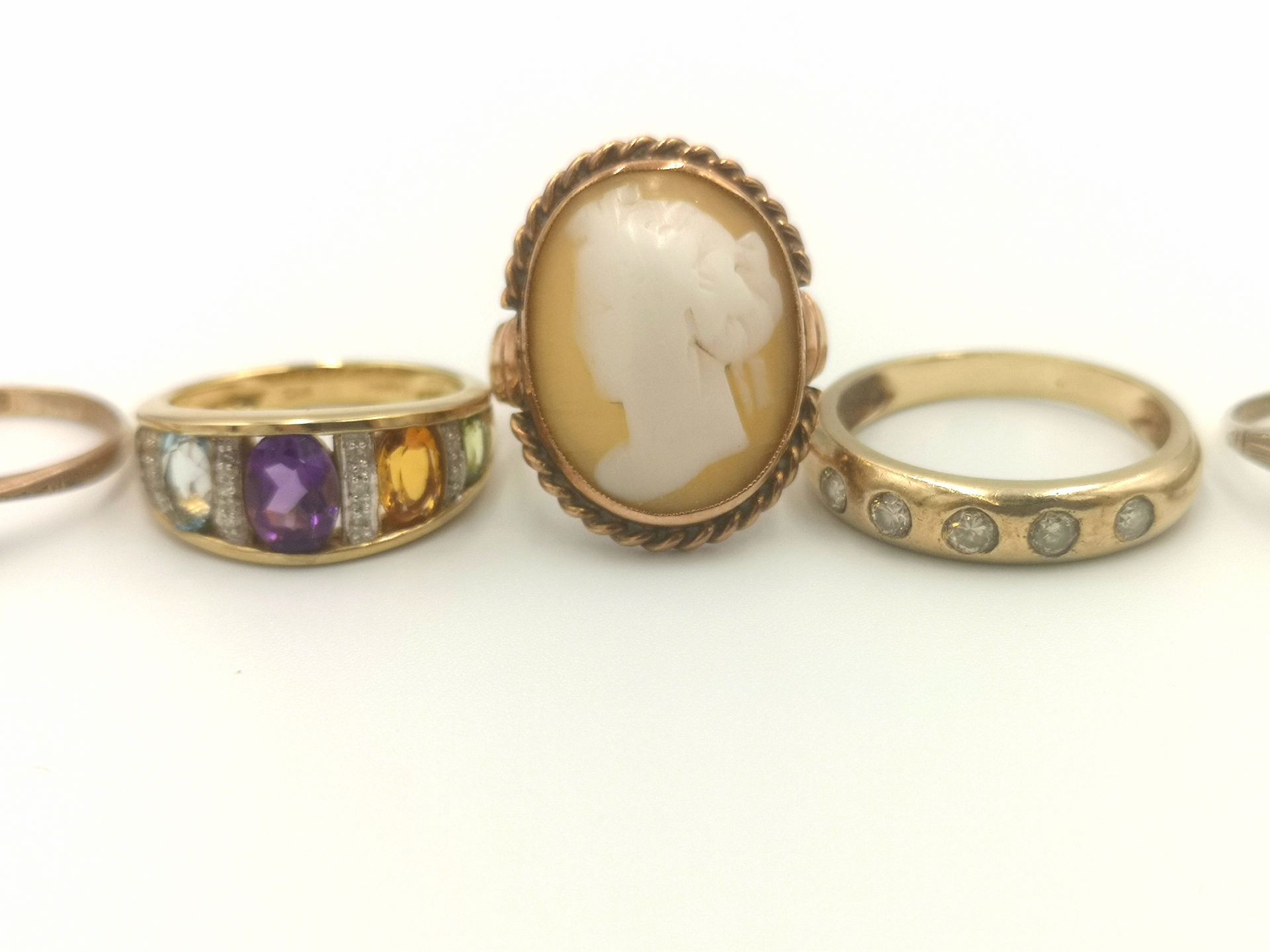 Five 9ct gold rings - Image 3 of 7