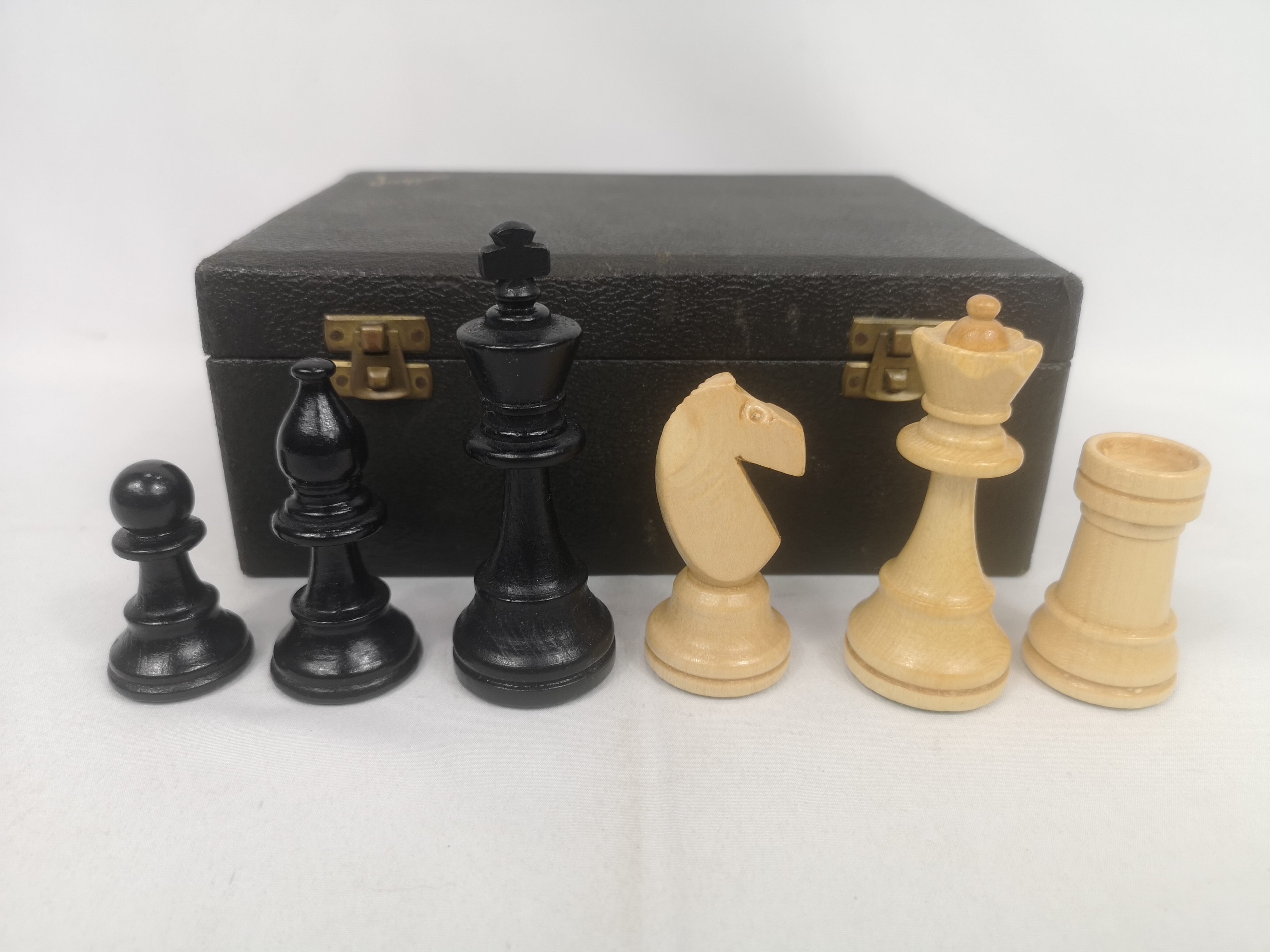 Ebony and boxwood chess set in Jaques box - Image 4 of 4