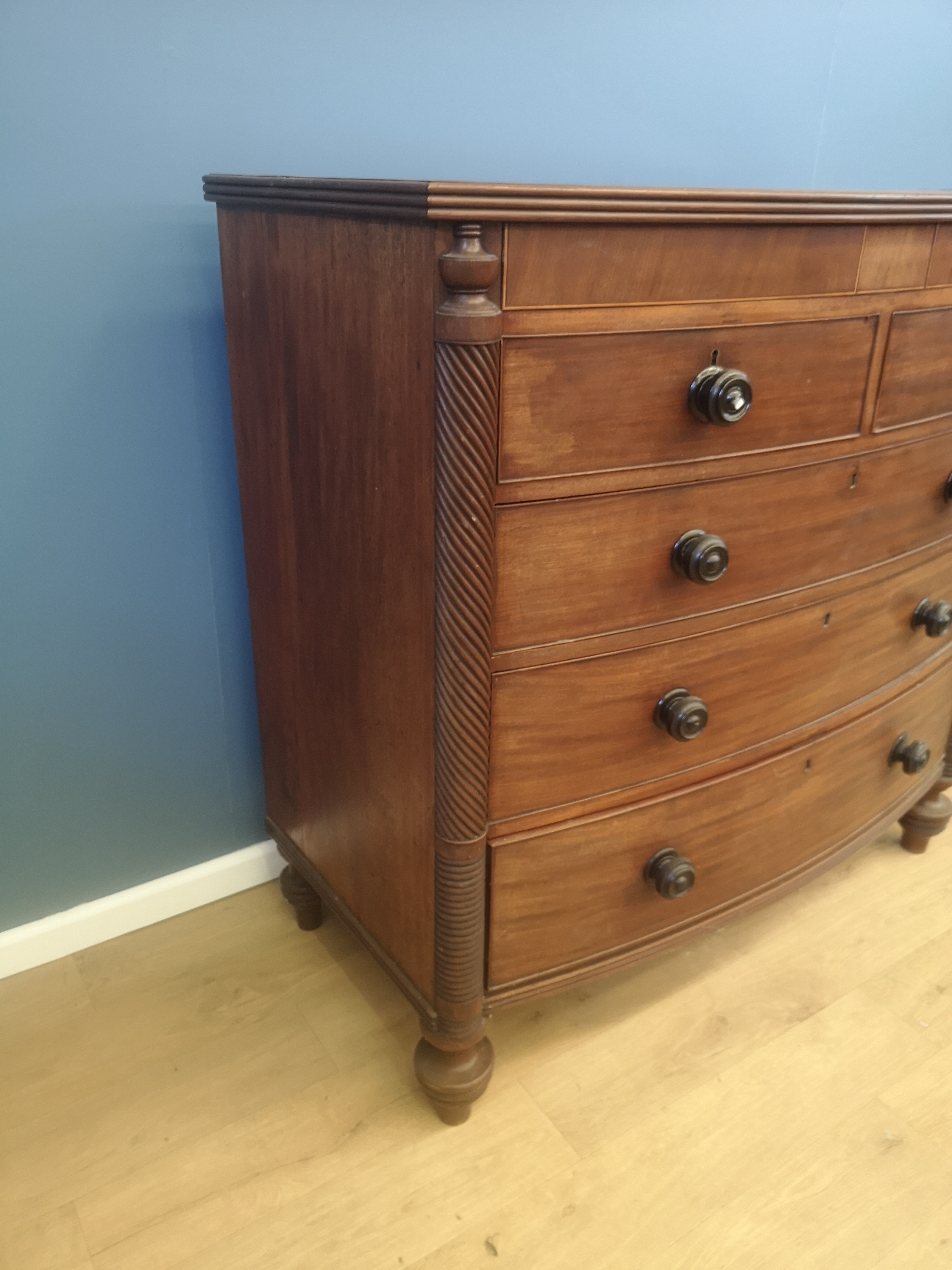 19th century mahogany bow fronted chest of drawers - Image 3 of 6