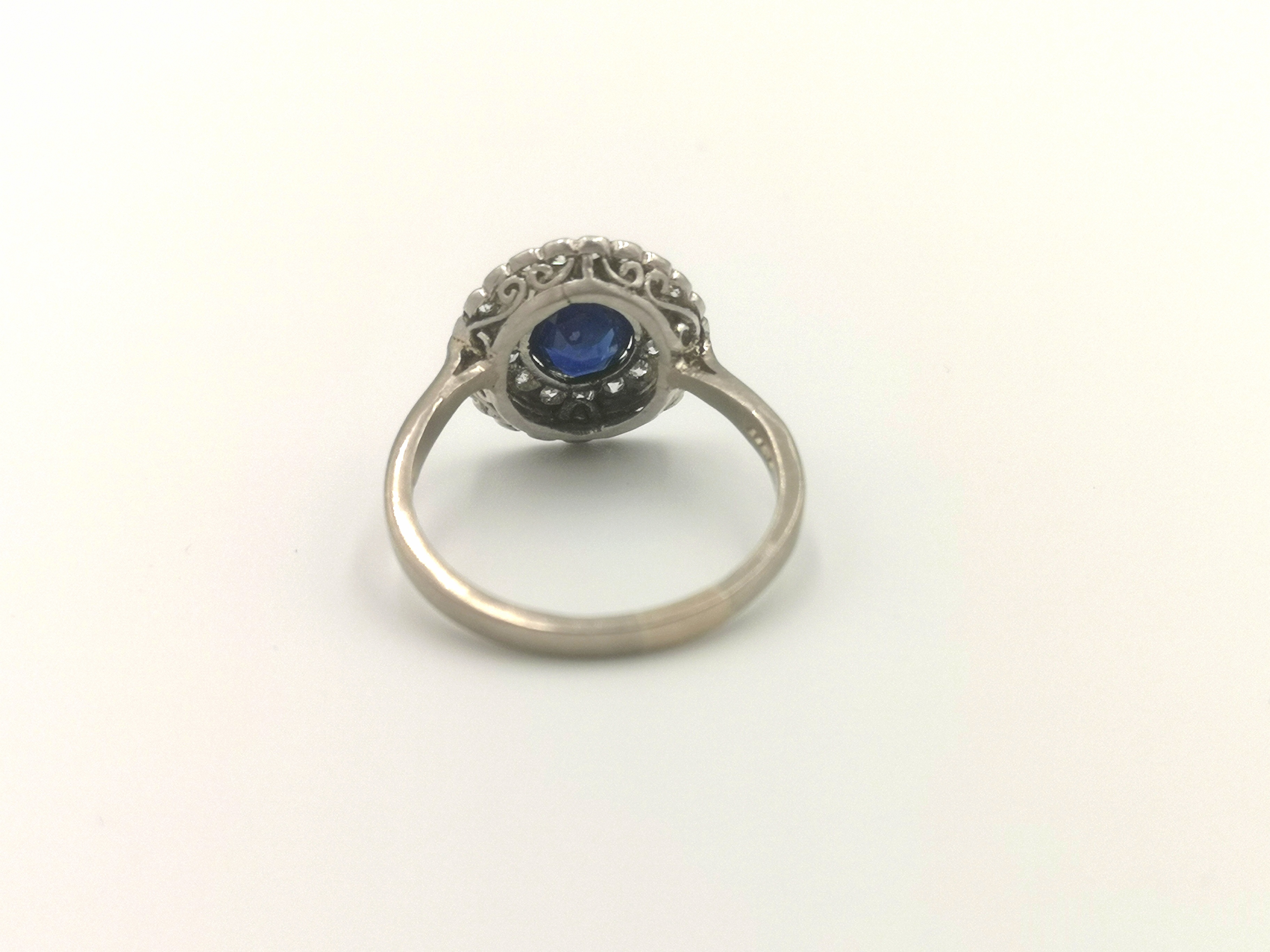 18ct white gold and sapphire cluster ring - Image 4 of 5