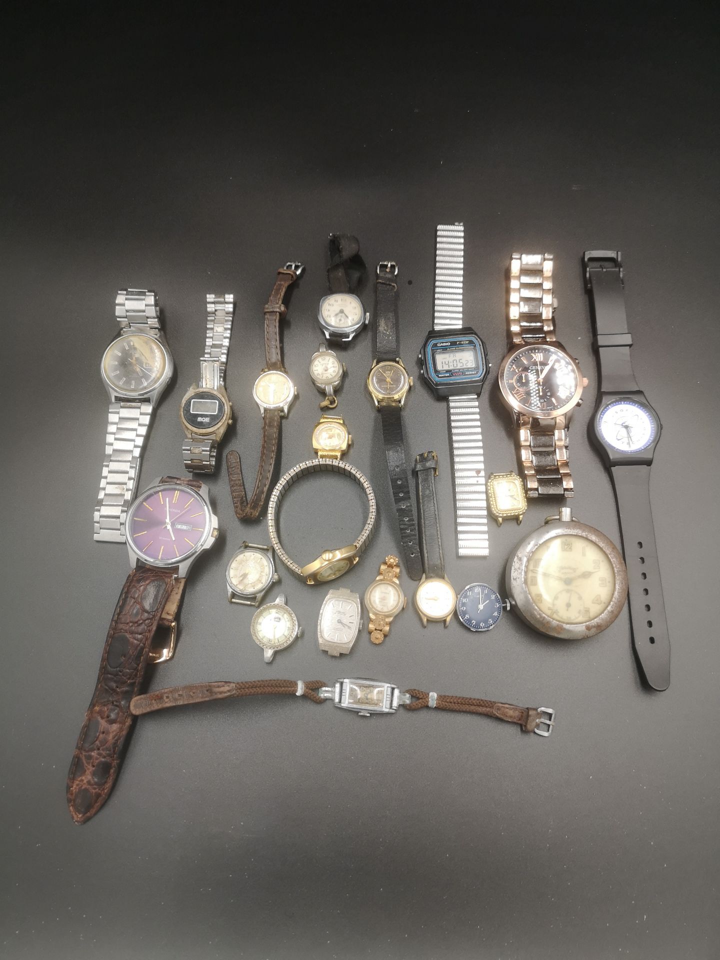 Quantity of fashion watches