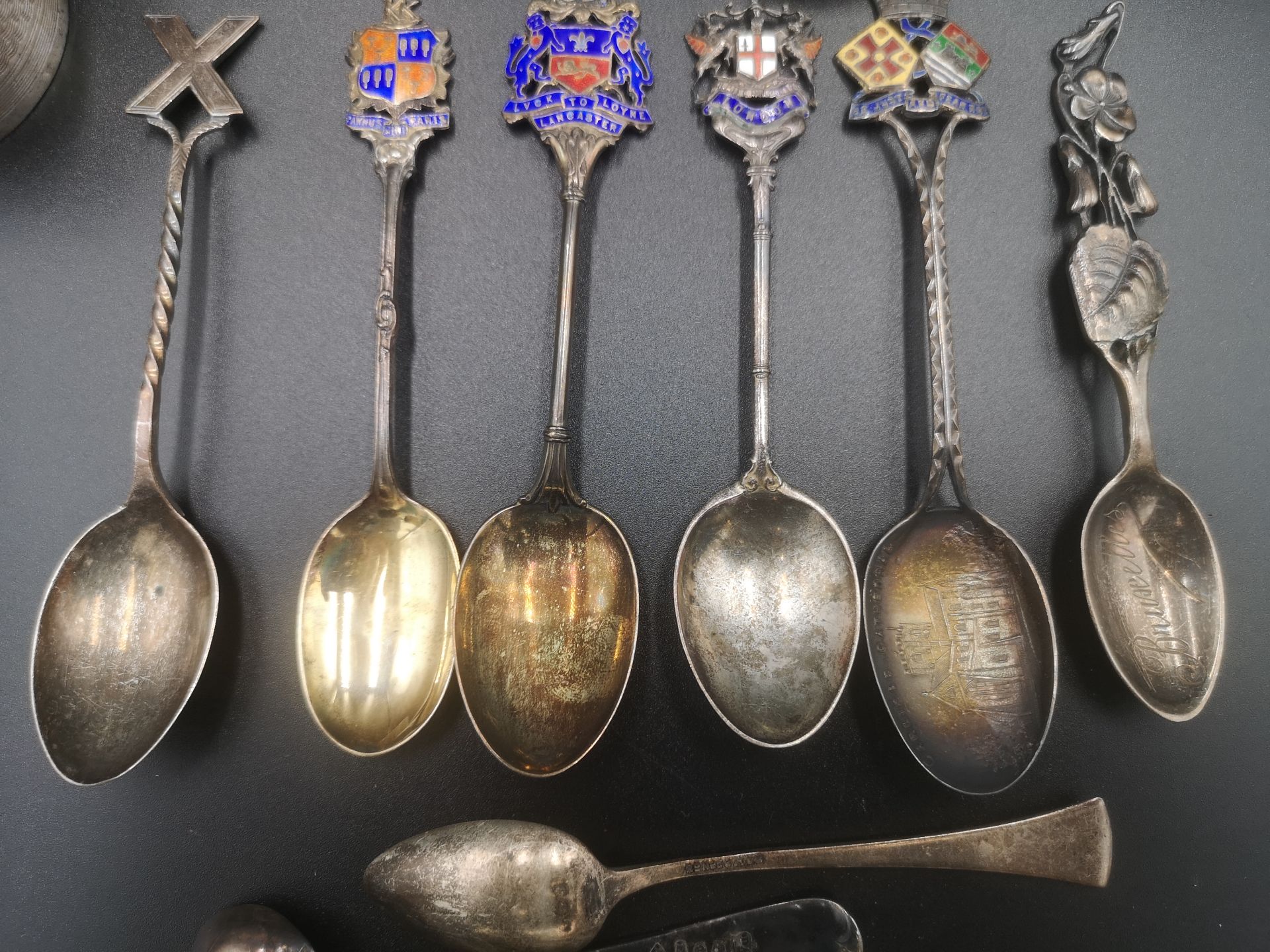 Eight silver souvenir spoons and other items - Image 5 of 6