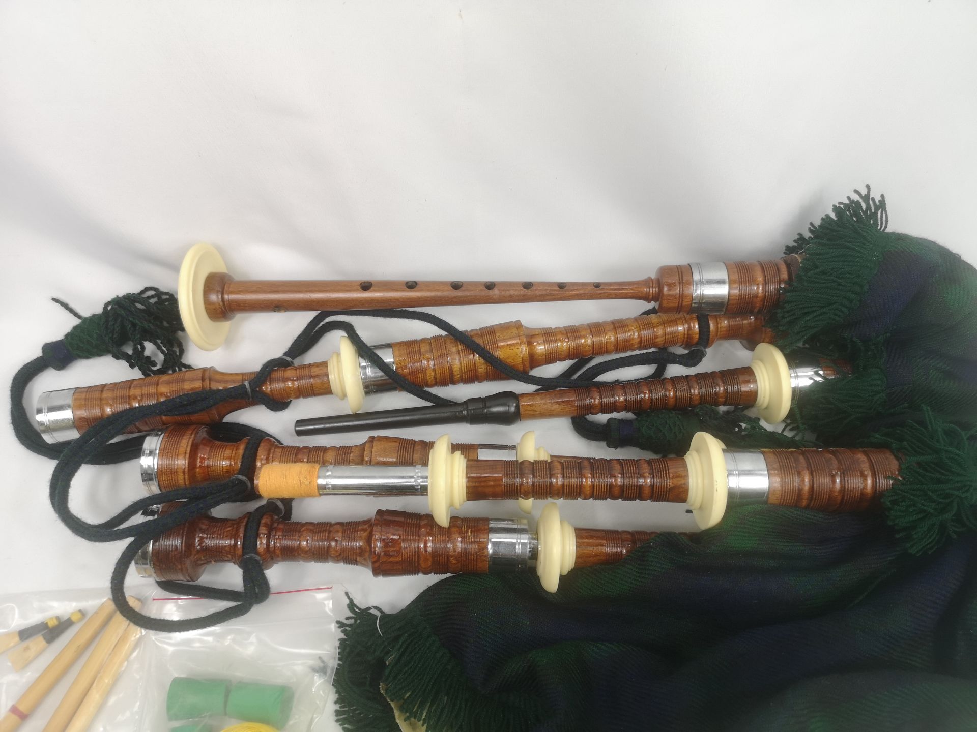 Set of bagpipes in hard case - Image 4 of 6