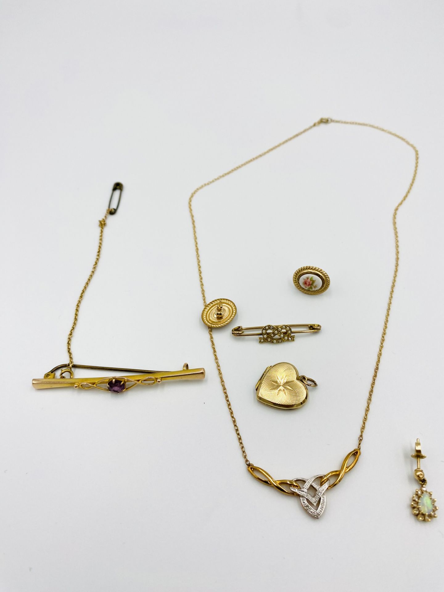 Collection of 9ct gold and yellow metal jewellery - Image 3 of 5