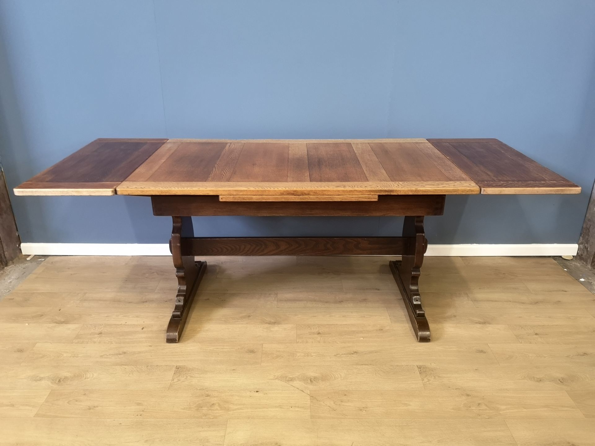 Ercol oak extending dining table - Image 4 of 5