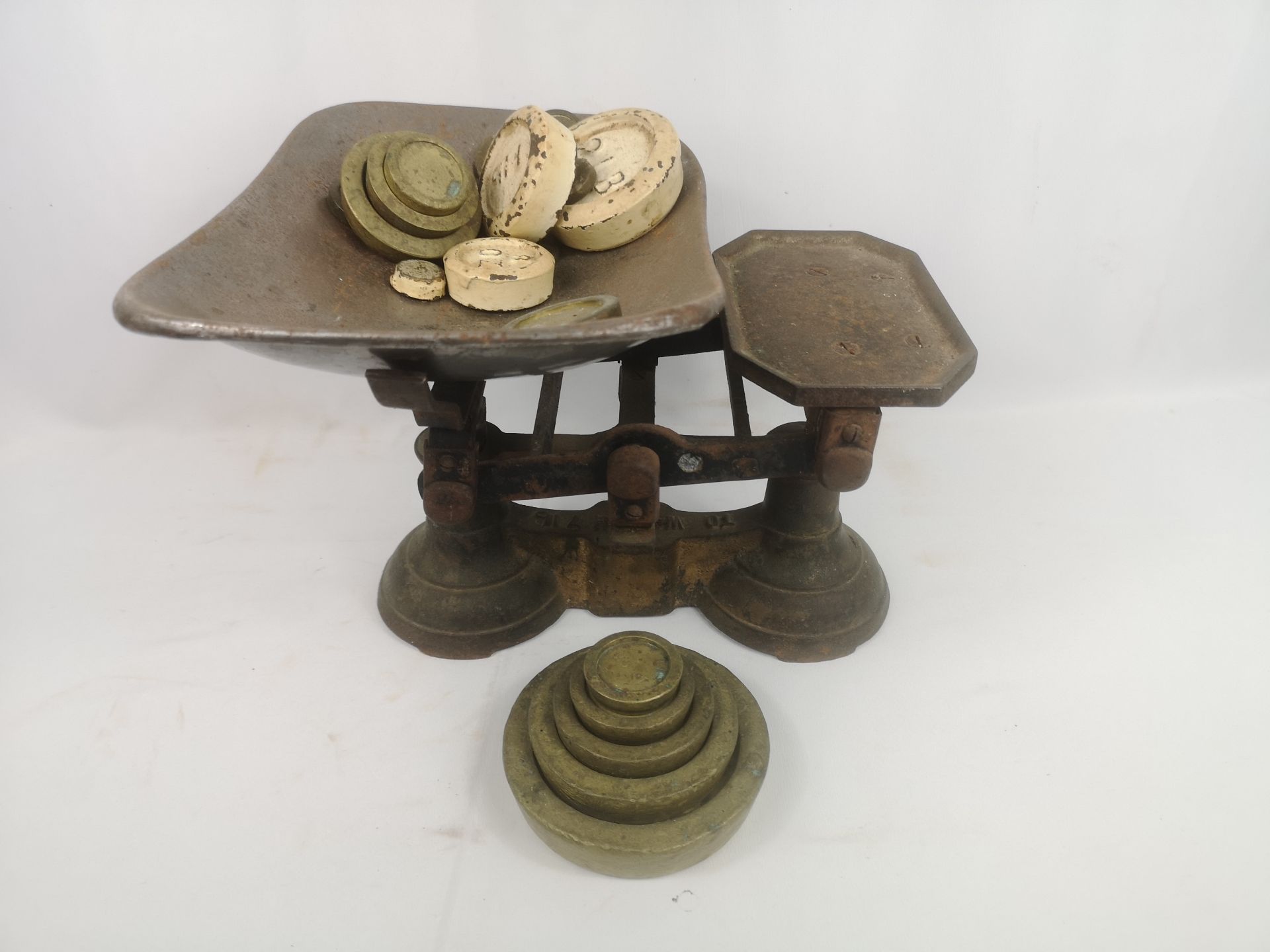 Cast iron weighing scales