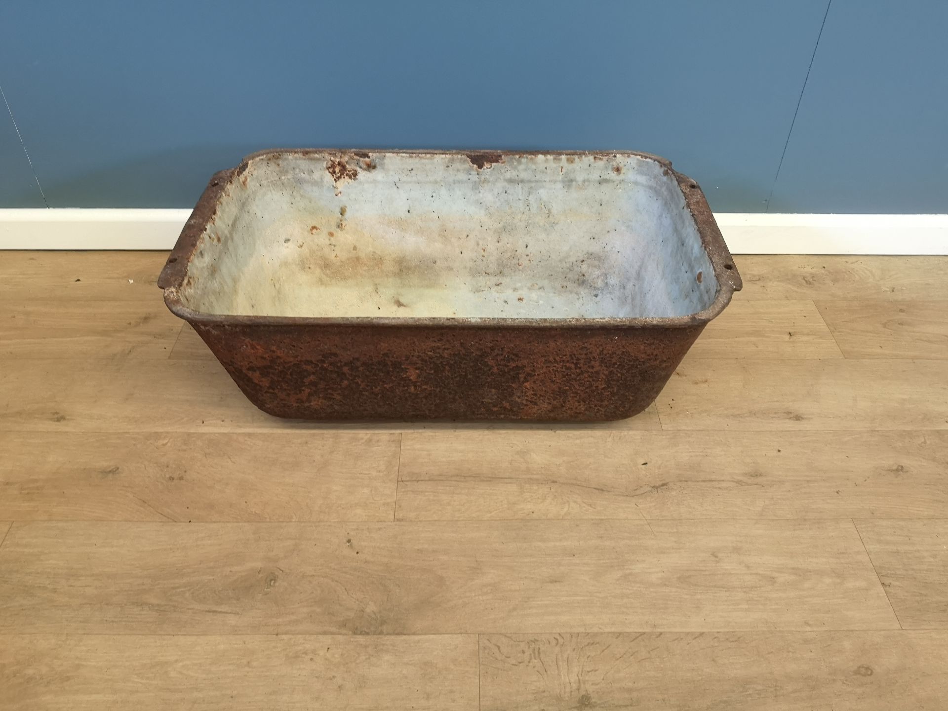 Cast iron sink