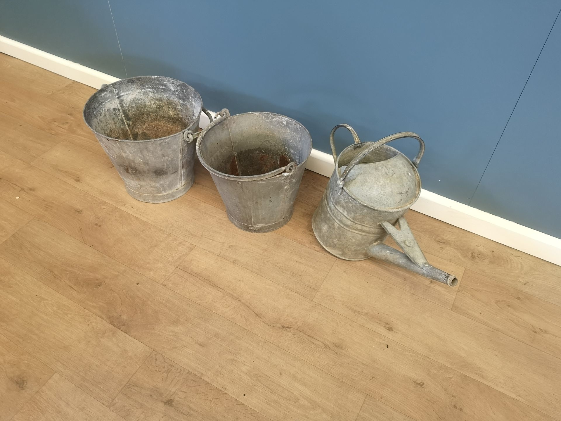 Two galvanised buckets and a watering can - Bild 2 aus 3