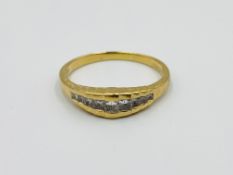 19ct gold ring set with 9 diamonds