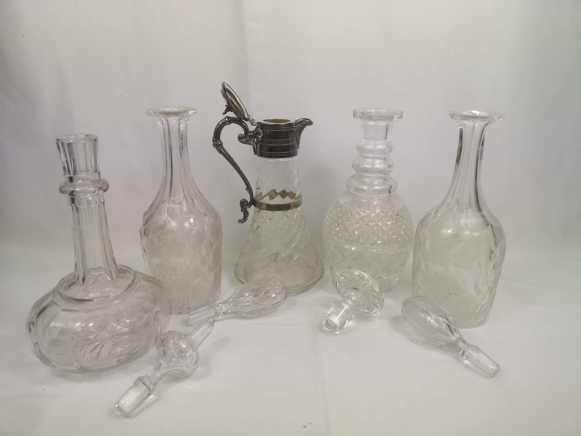 Four glass decanters together with a glass claret jug - Image 3 of 4