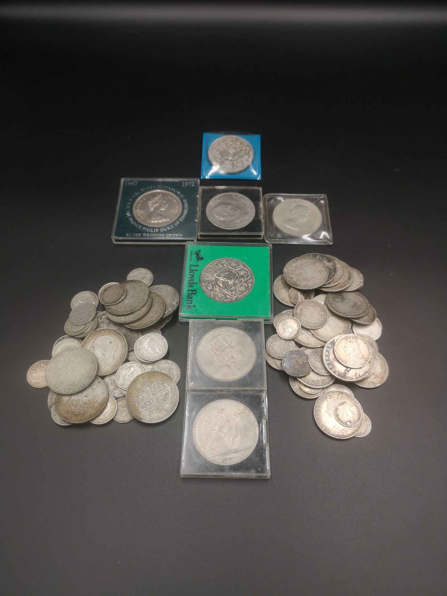 A collection of silver coins - Image 5 of 6