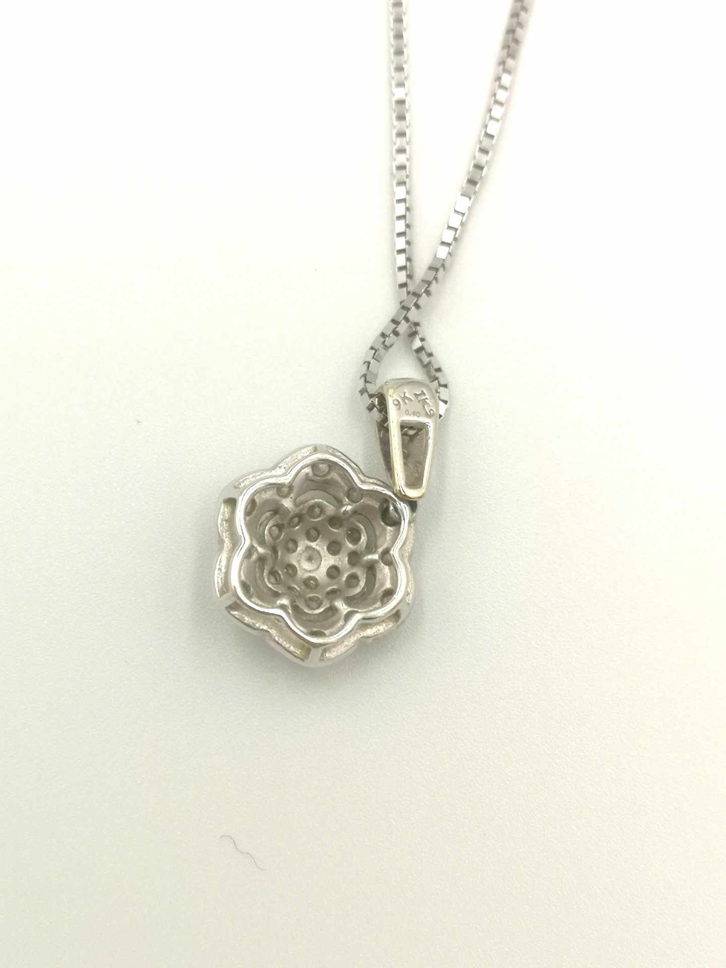 9ct white gold chain and diamond pendant together with a white metal chain - Bild 4 aus 4